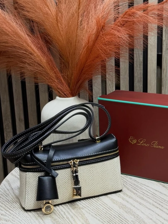 Ayollar uchun sumka Loro piano uslubida, cross-body