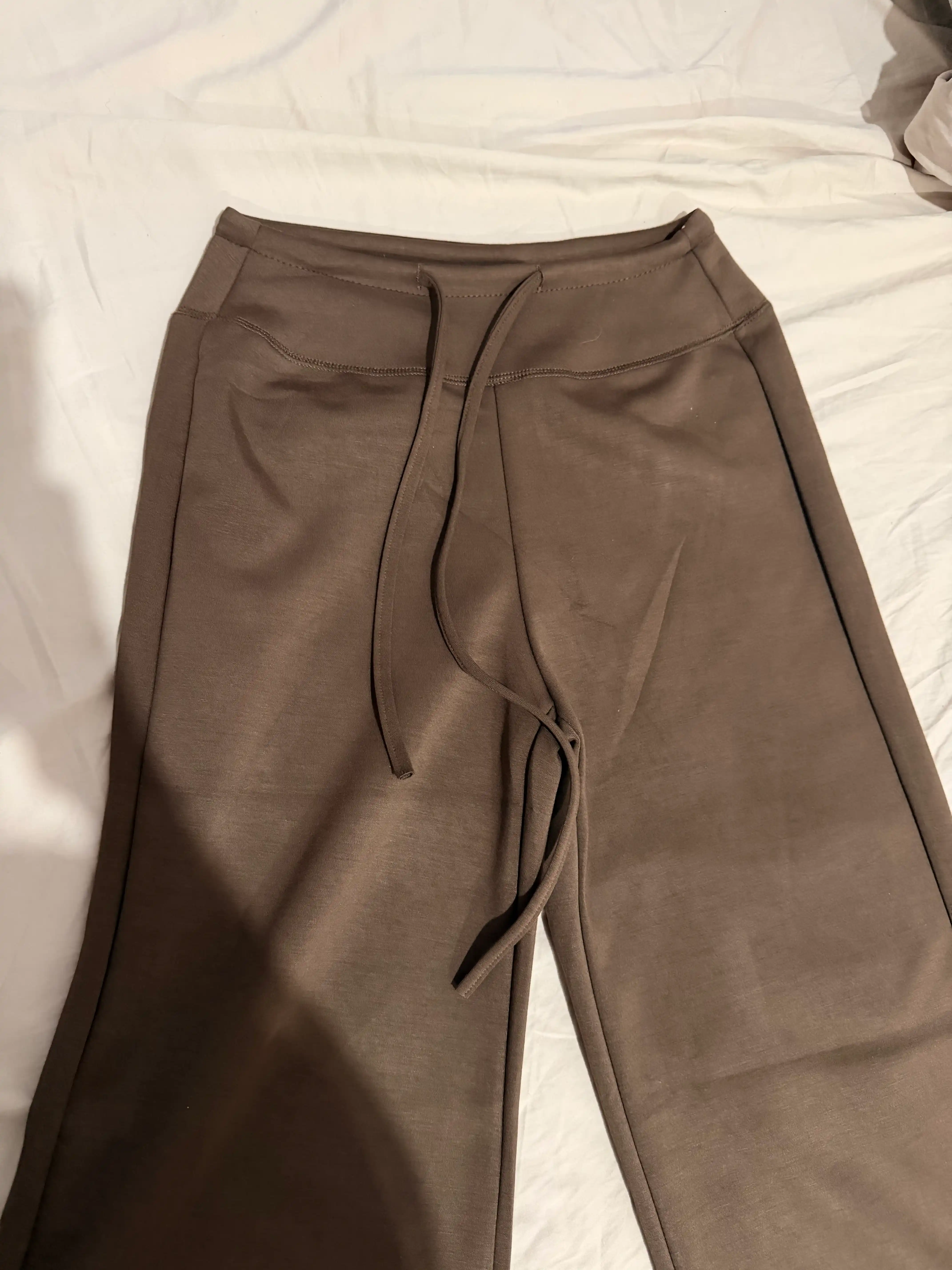 Shimlari ayollar uchun, keng bichimli sport shim: rezinali bel bog‘ich – ELLY FASHION