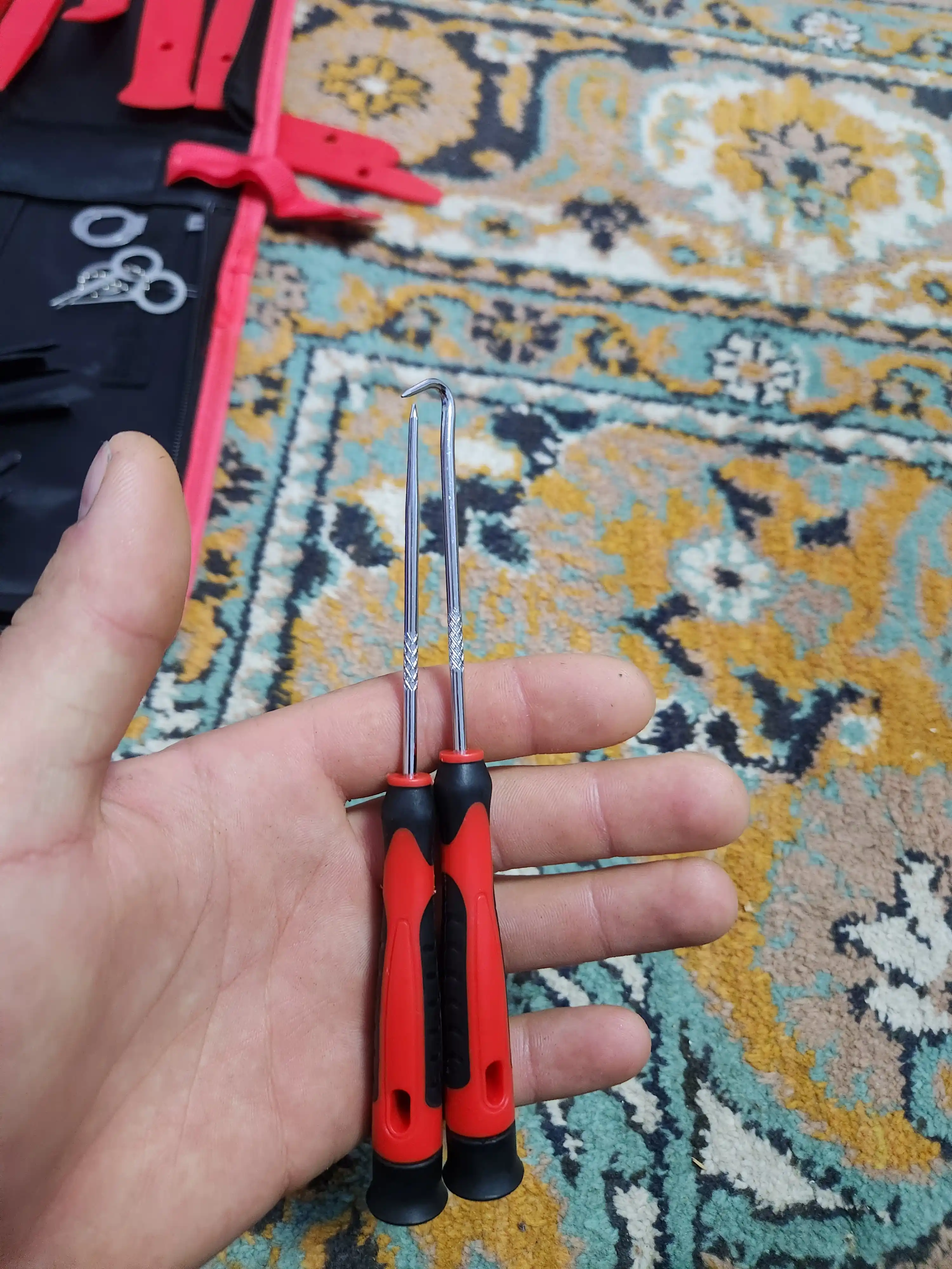 Halqalar va salniklar uchun chilangarlik ilgaklari LIT