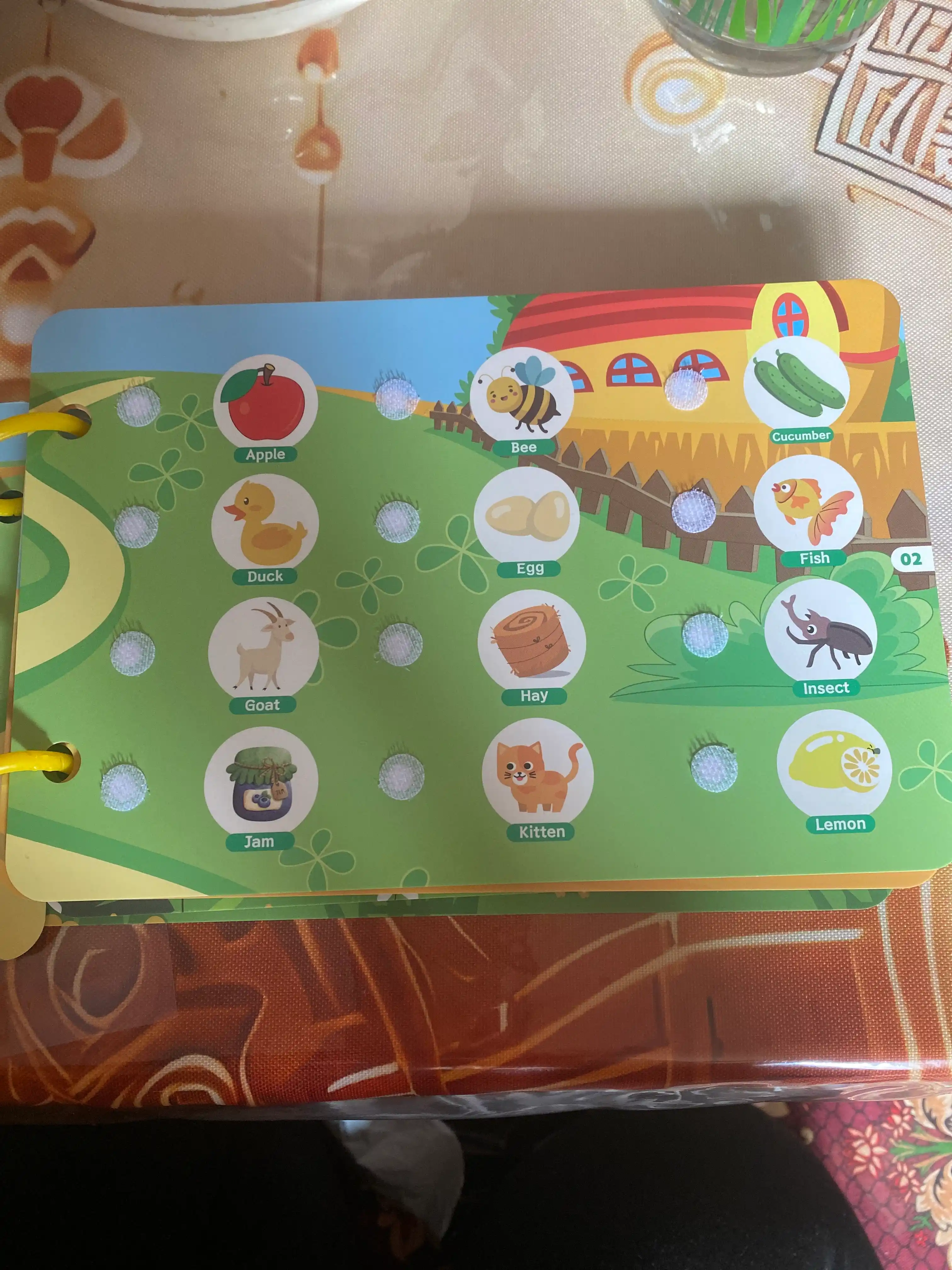 Bolalar uchun o'quv kitobi va alifbosi Busybook, lipuchkali Montessori kitobi