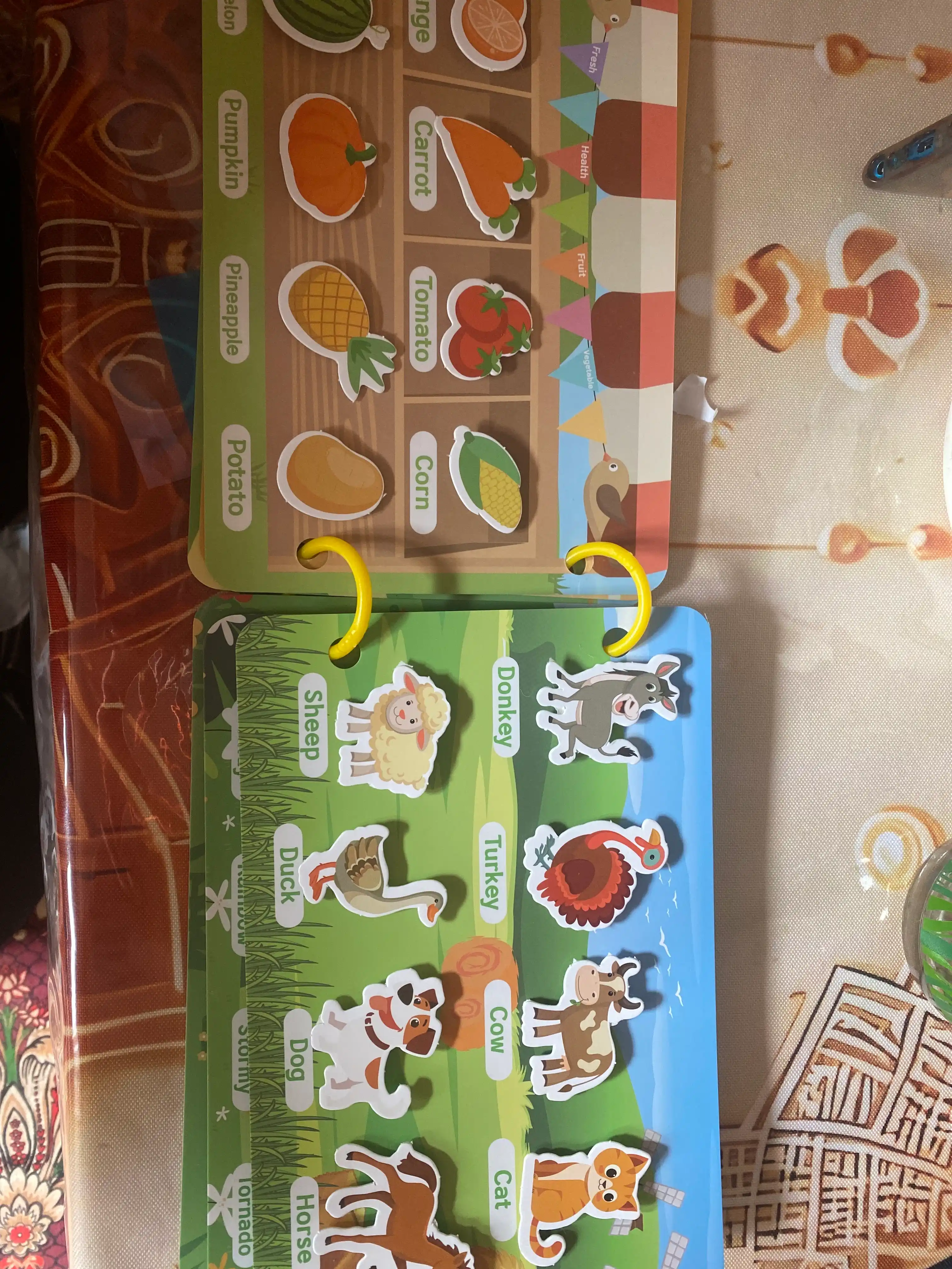 Bolalar uchun o'quv kitobi va alifbosi Busybook, lipuchkali Montessori kitobi