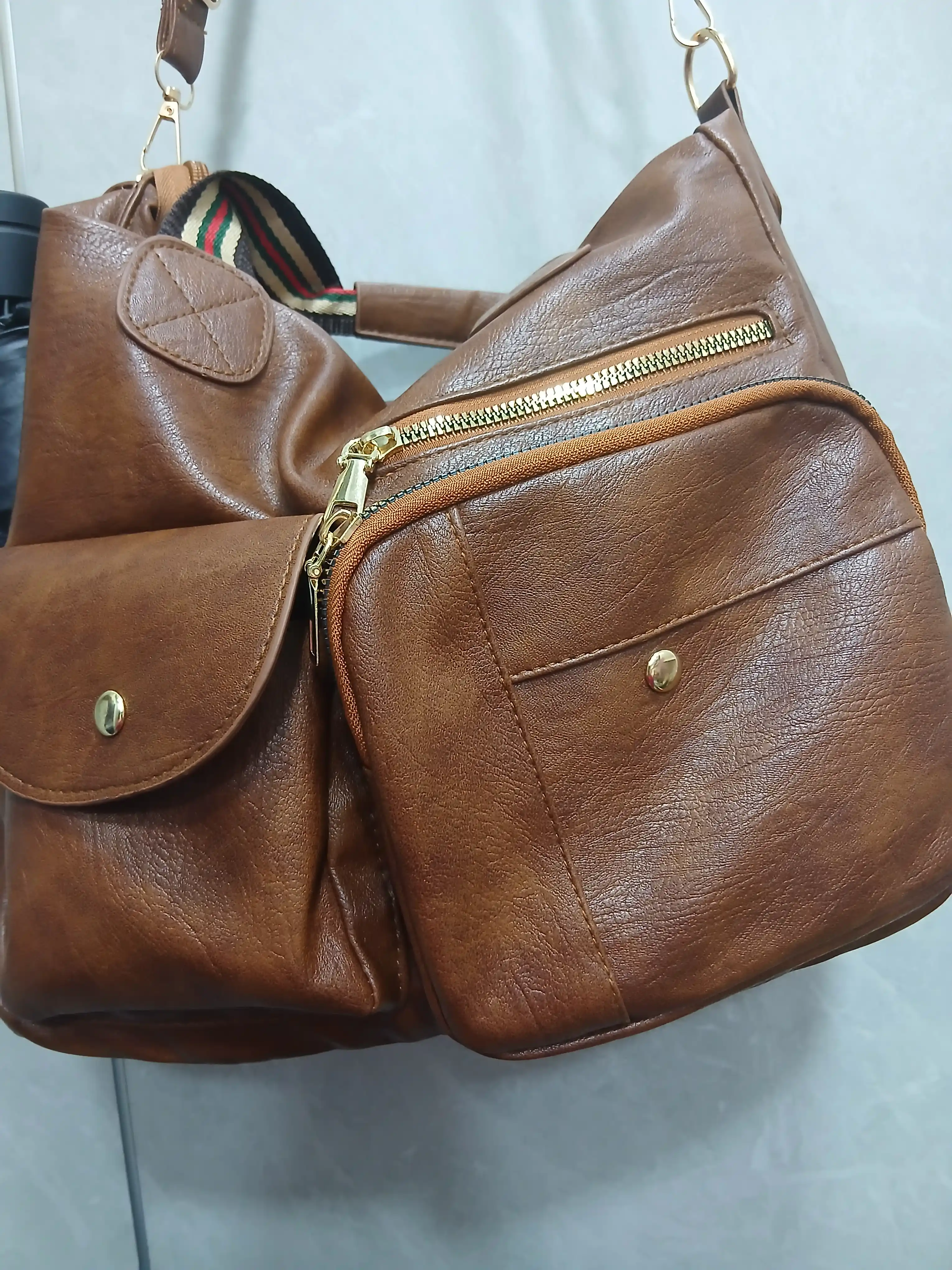 Ayollar sumkasi AURA, tout, shopper A4, krossbodi, yelkadan osiladigan sumka, ekocharm