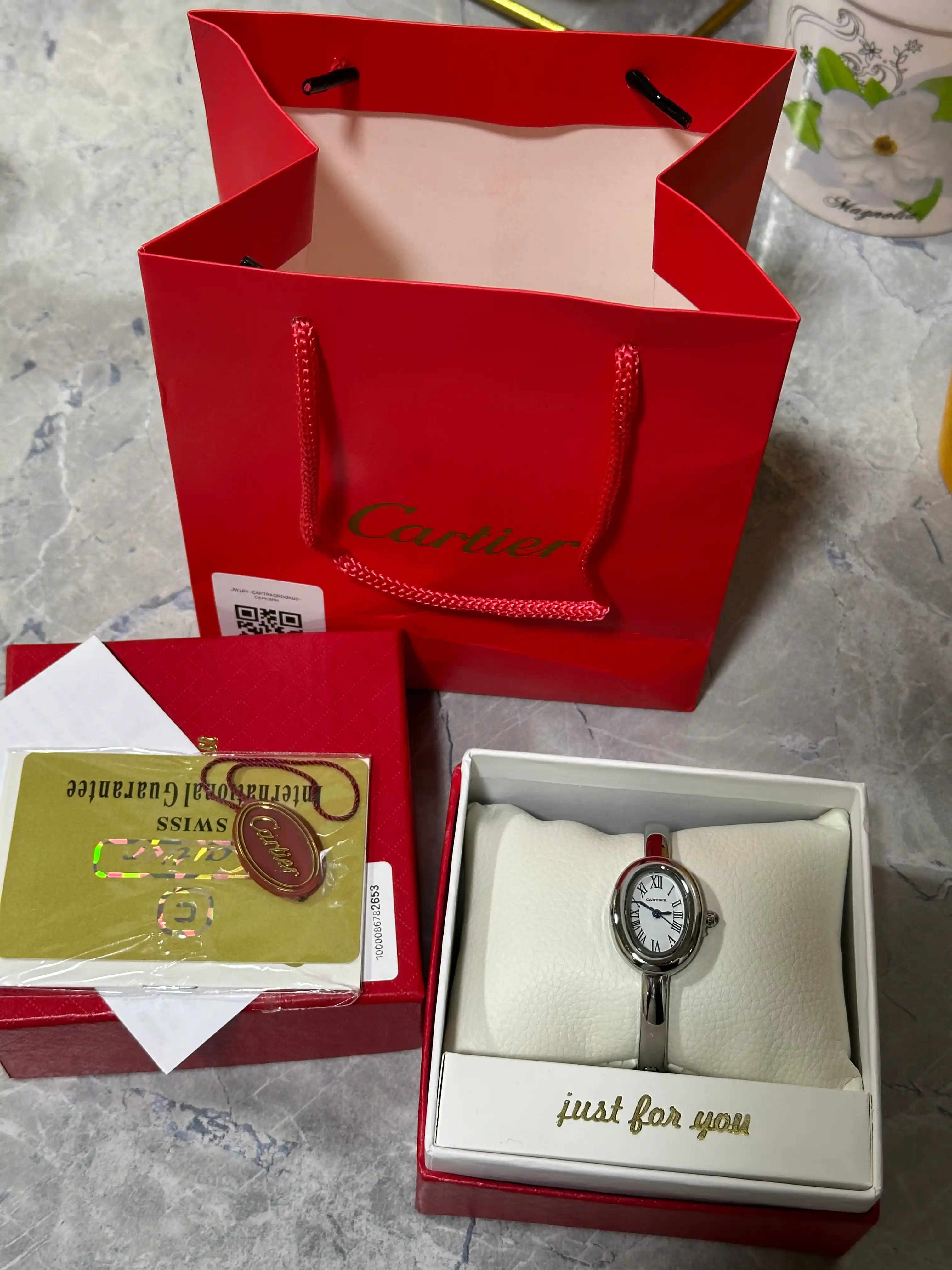 Ayollar qo‘l soati, bilaguzuk, klassik, sovg‘a qutisi va paketda