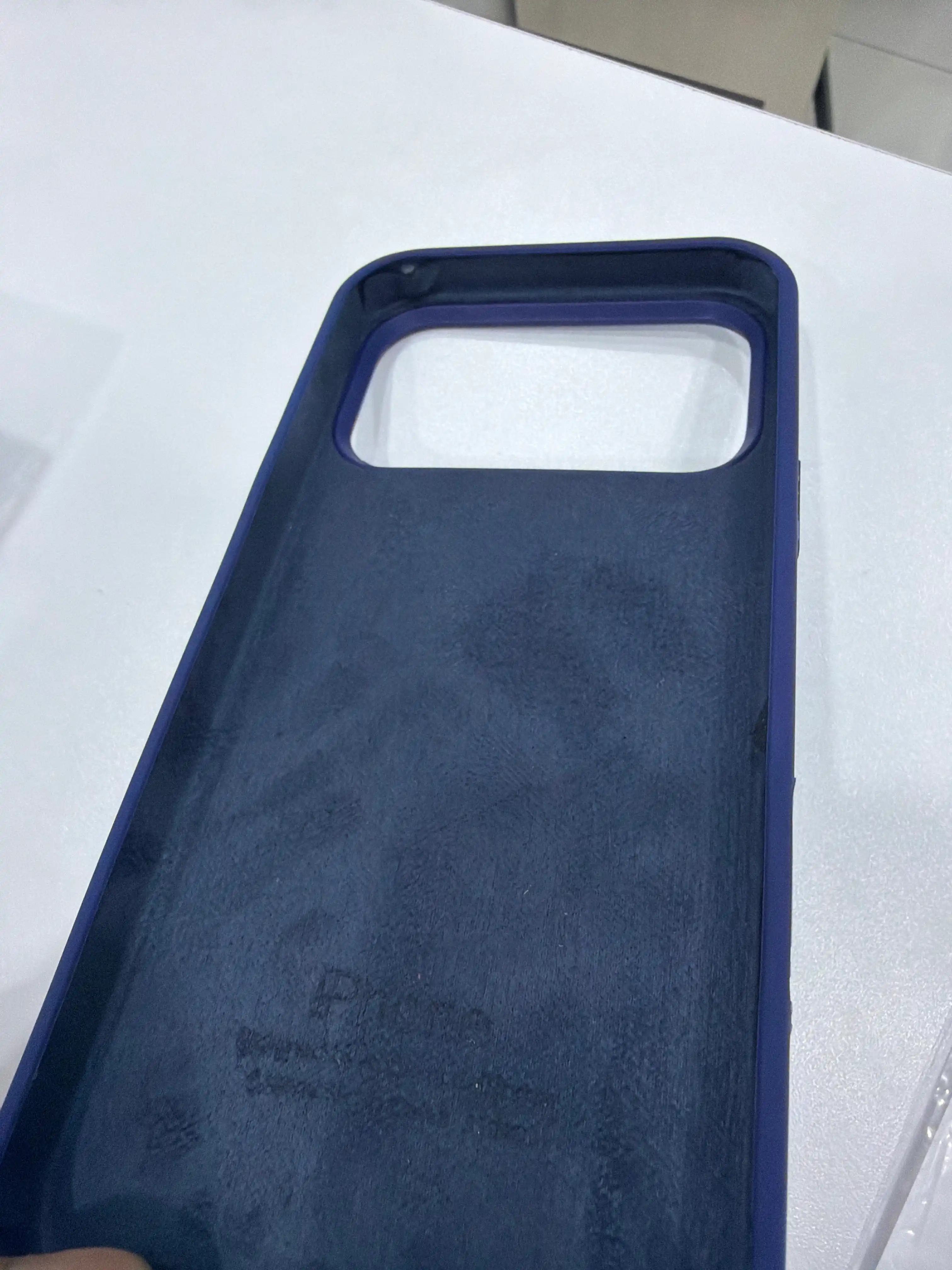 IPhone 17 Pro Max uchun silikon qoplamalar, logotipli, yupqa va yumshoq