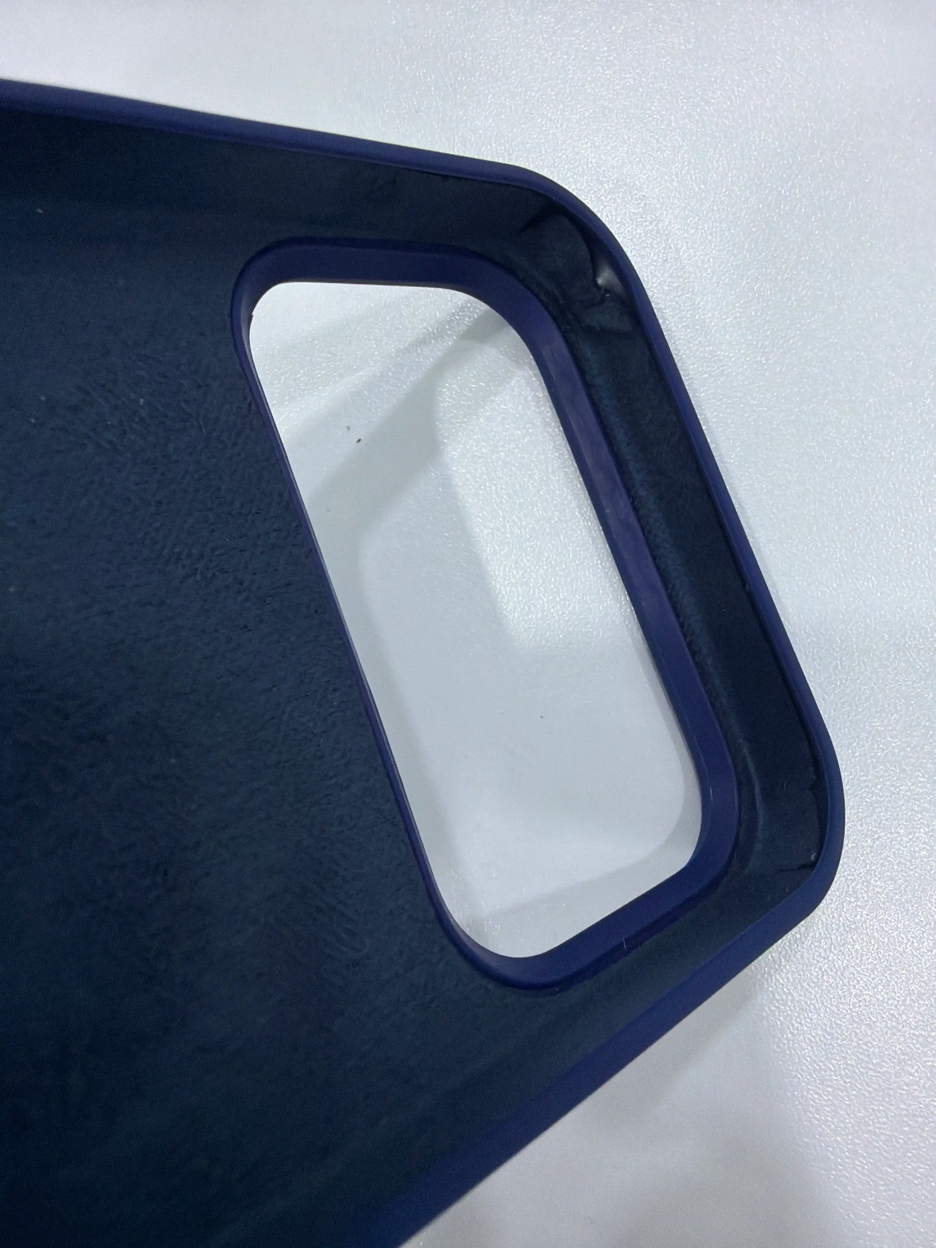 IPhone 17 Pro Max uchun silikon qoplamalar, logotipli, yupqa va yumshoq