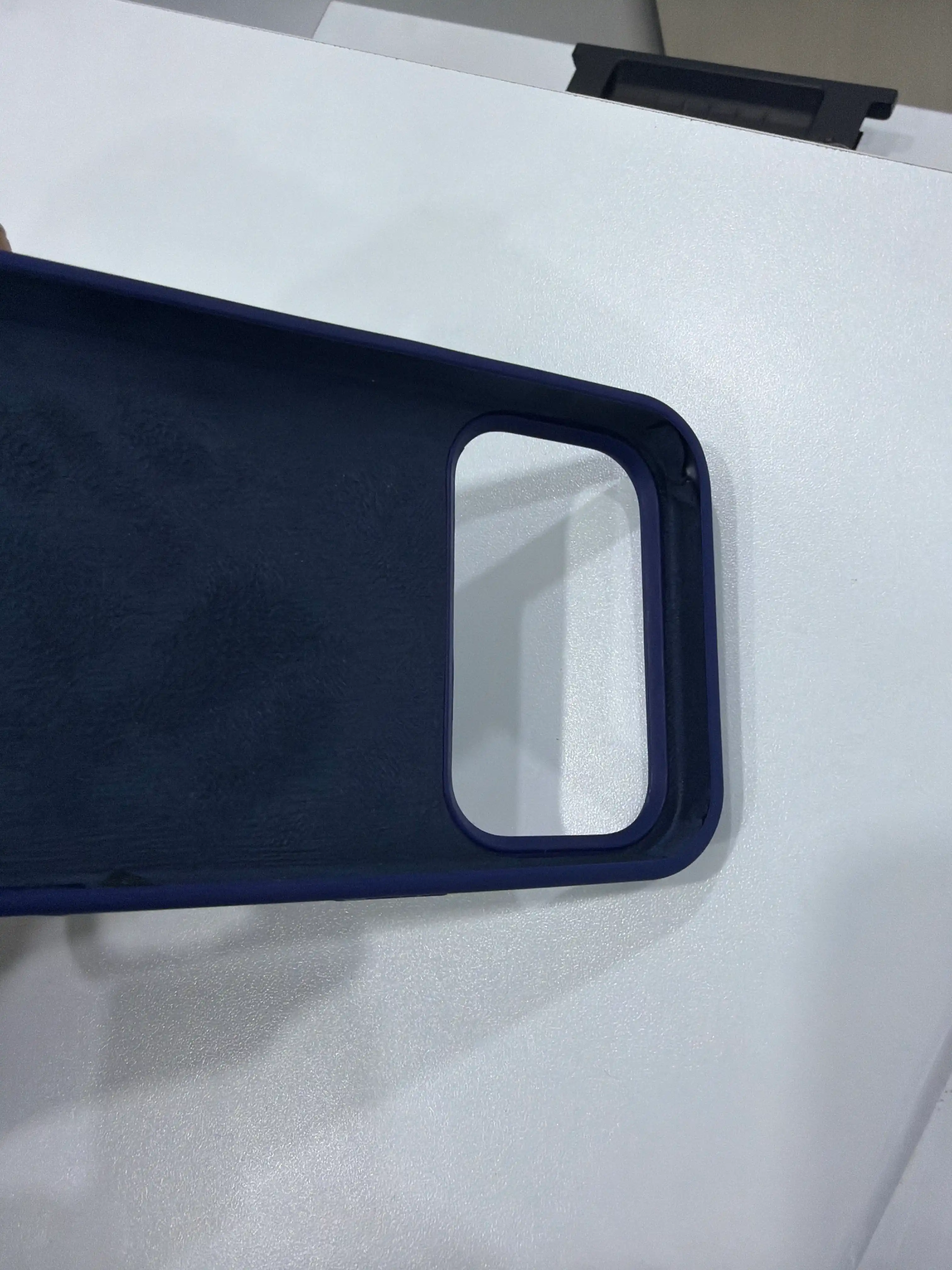 IPhone 17 Pro Max uchun silikon qoplamalar, logotipli, yupqa va yumshoq