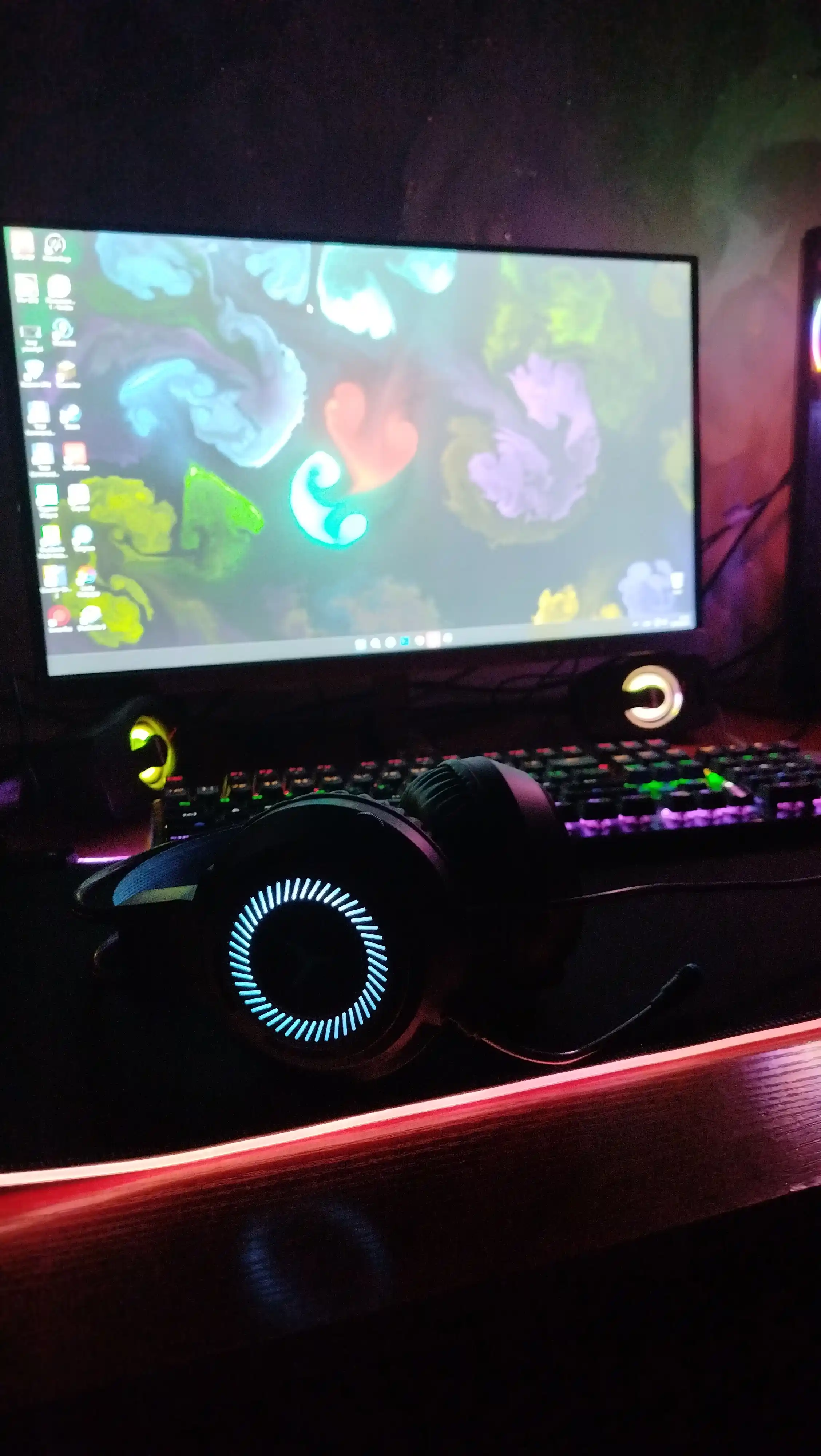 O'yin quloqchinlari, mikrofon bilan simli, kompyuter va telefon uchun, RGB yoritgich bilan