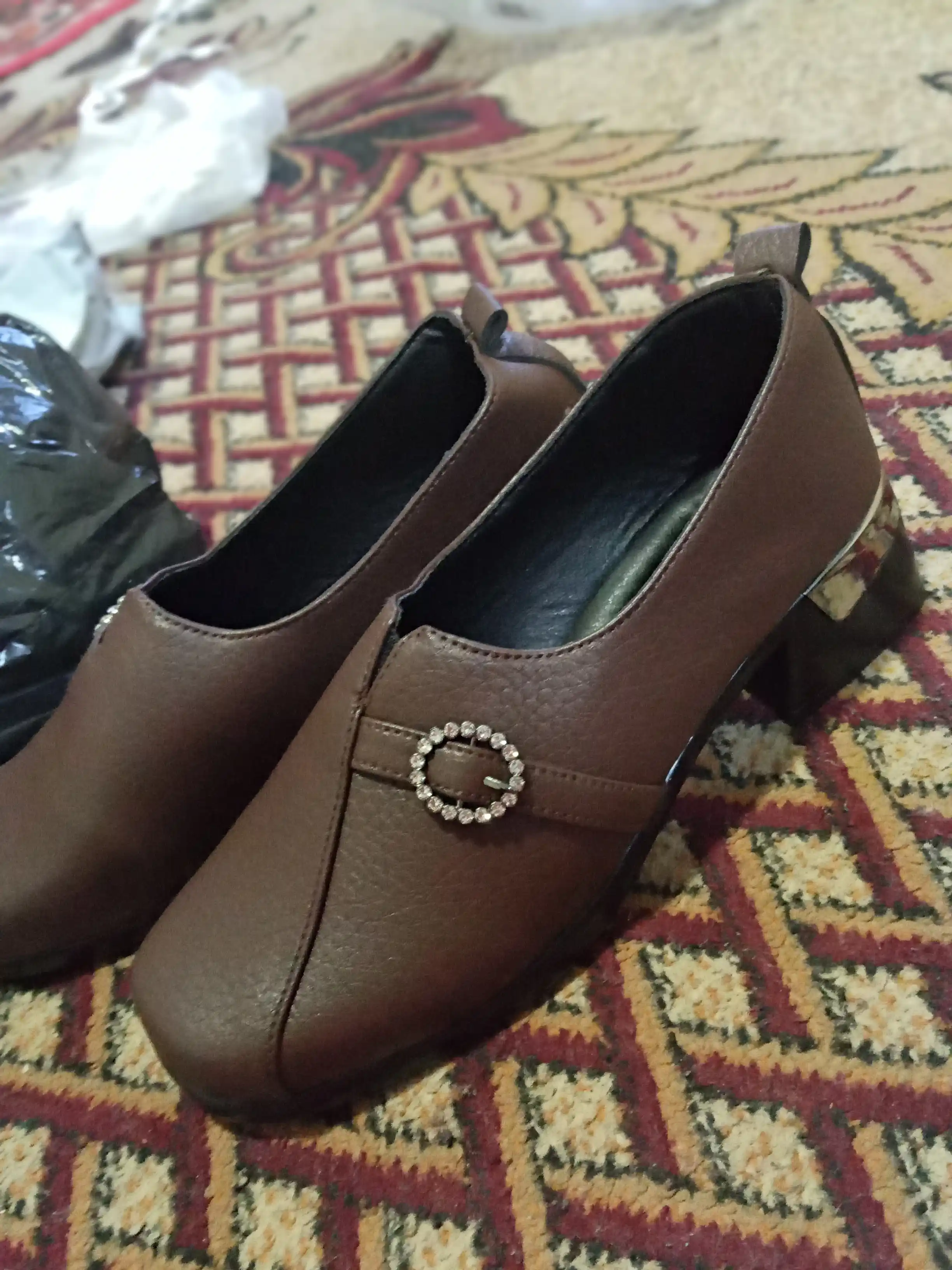 Ayollar poyabzali Sling Black Stiletto - barqaror poshnali zamonaviy poyabzal, nachos yo'q