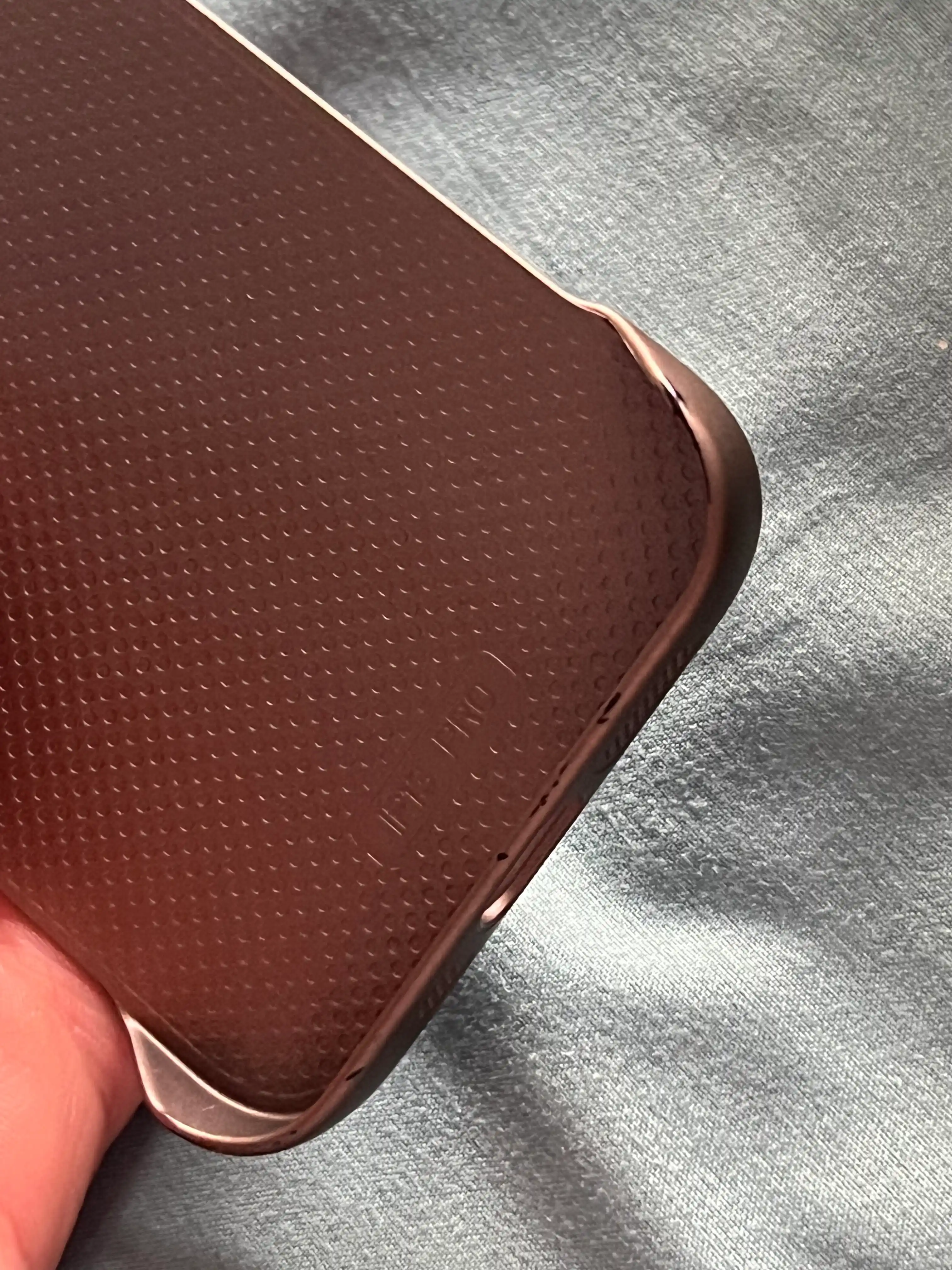 IPhone 17 Pro Max, 16 Pro, 14 Pro va 13Pro uchun MagSafe xususiyatli uglerod tolali g‘ilof