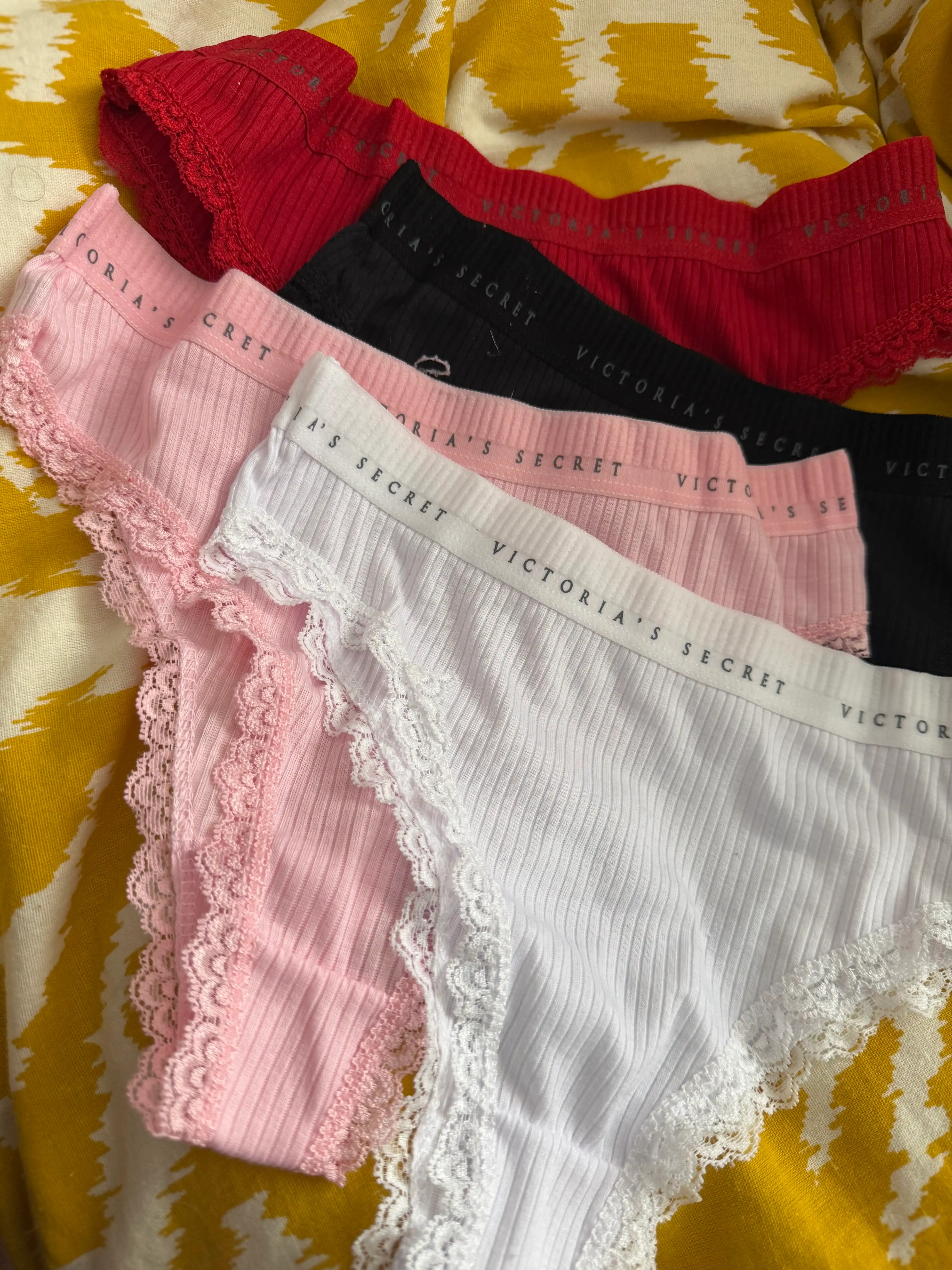 Ayollar uchun Victoria`s secret trusiklari, 5 dona to‘plam, sovg‘a qutisida ichki kiyim