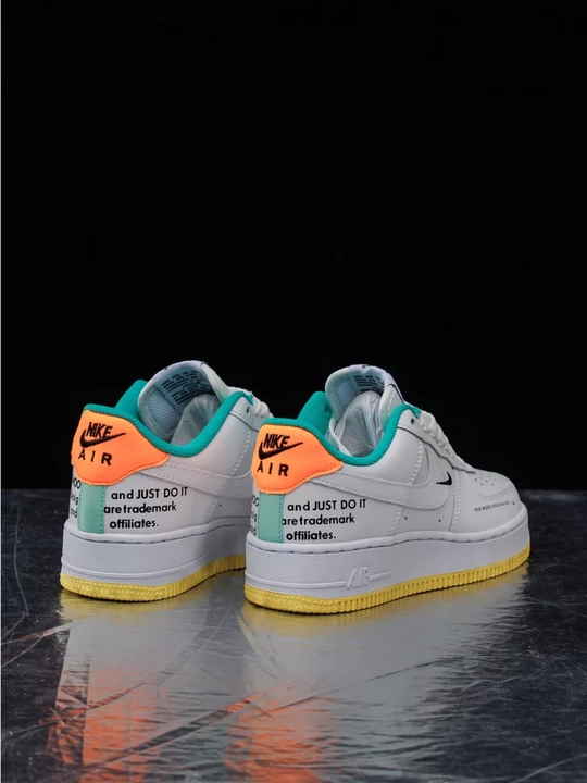 Erkaklar, ayollar va o‘smirlar uchun sport krossovkalari Nike Air Force 1, o'lchami 36-44