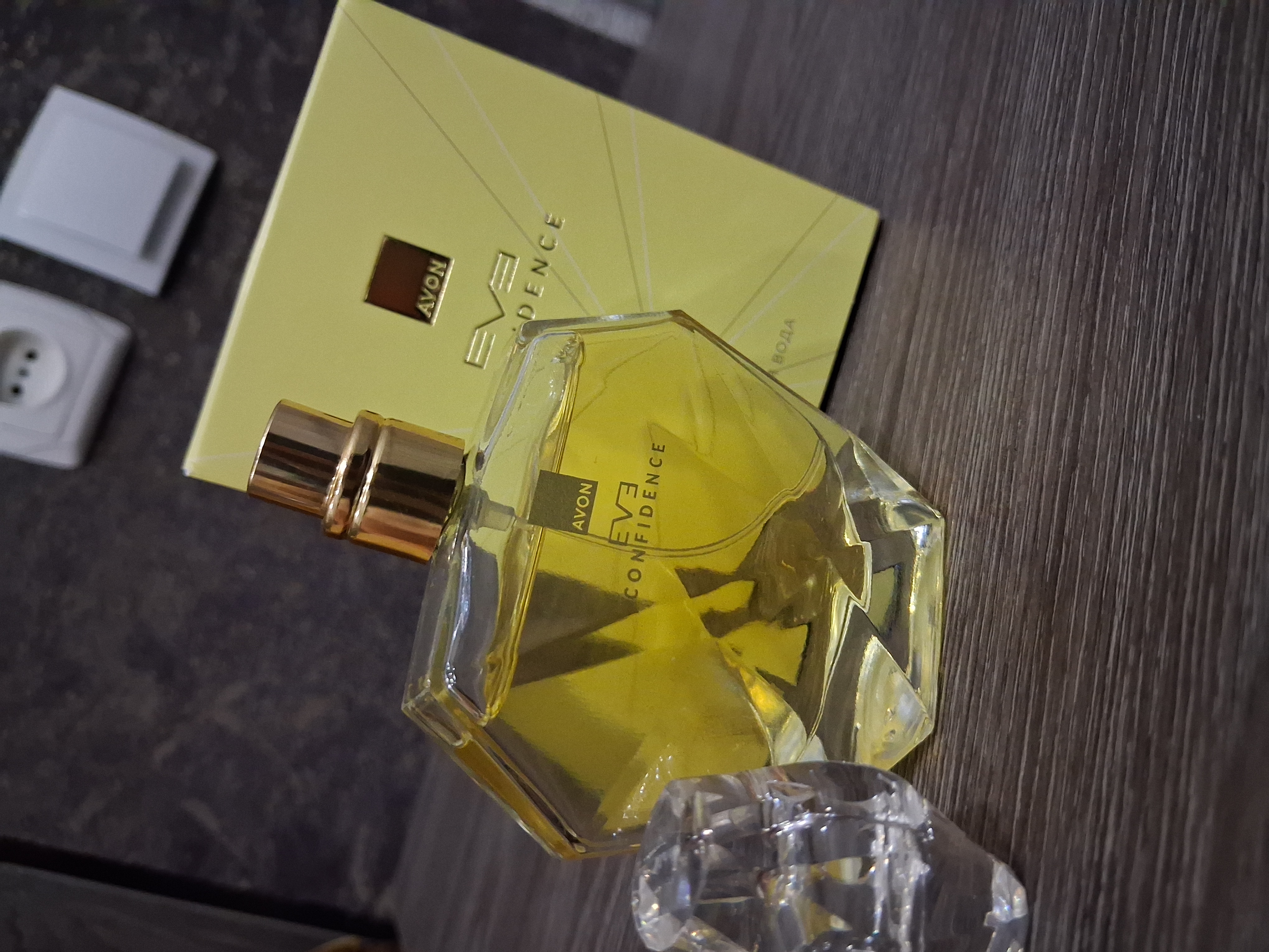 Parfyum suvi Avon, Eve сonfidence, 50 ml
