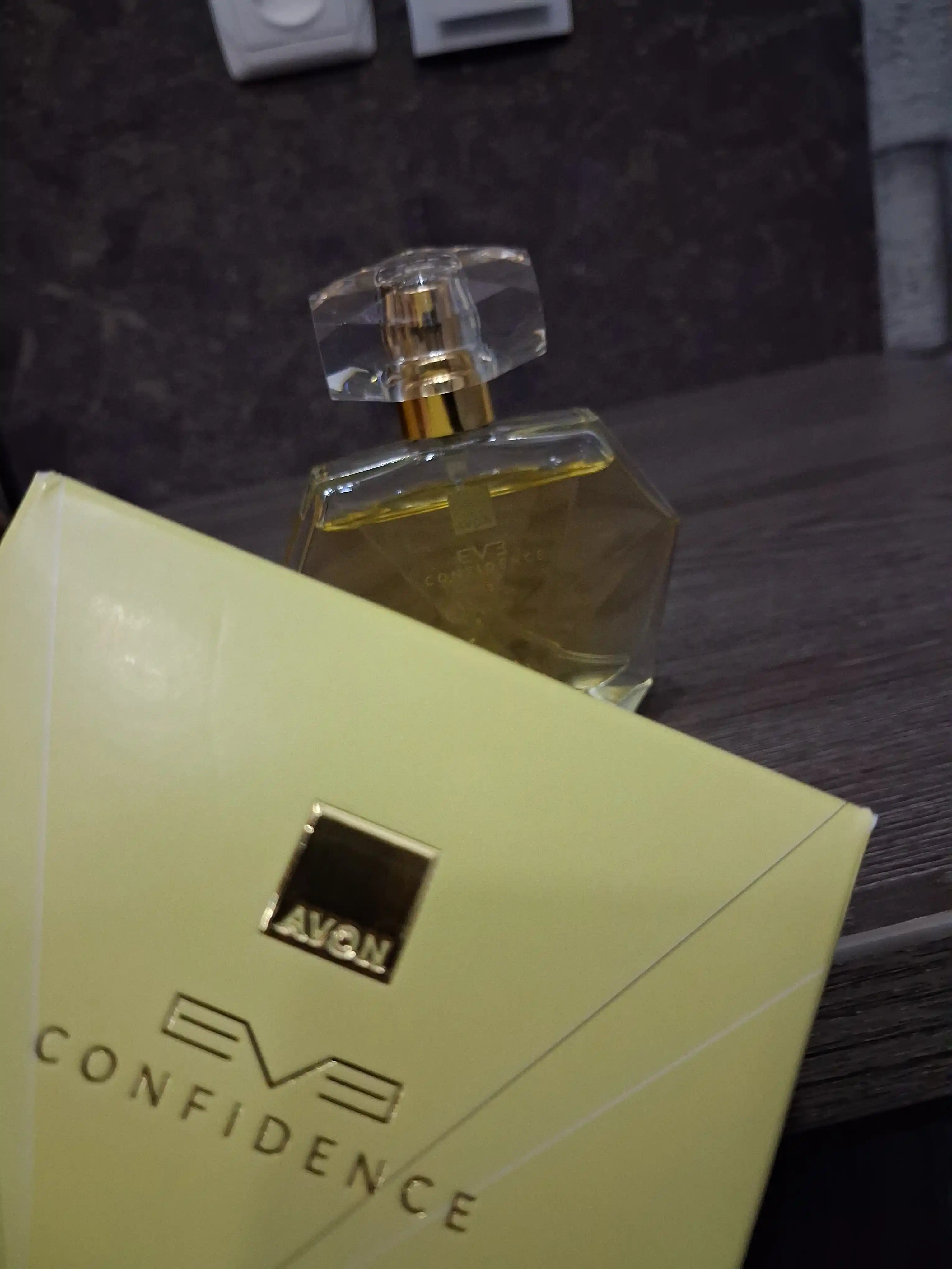 Parfyum suvi Avon, Eve сonfidence, 50 ml