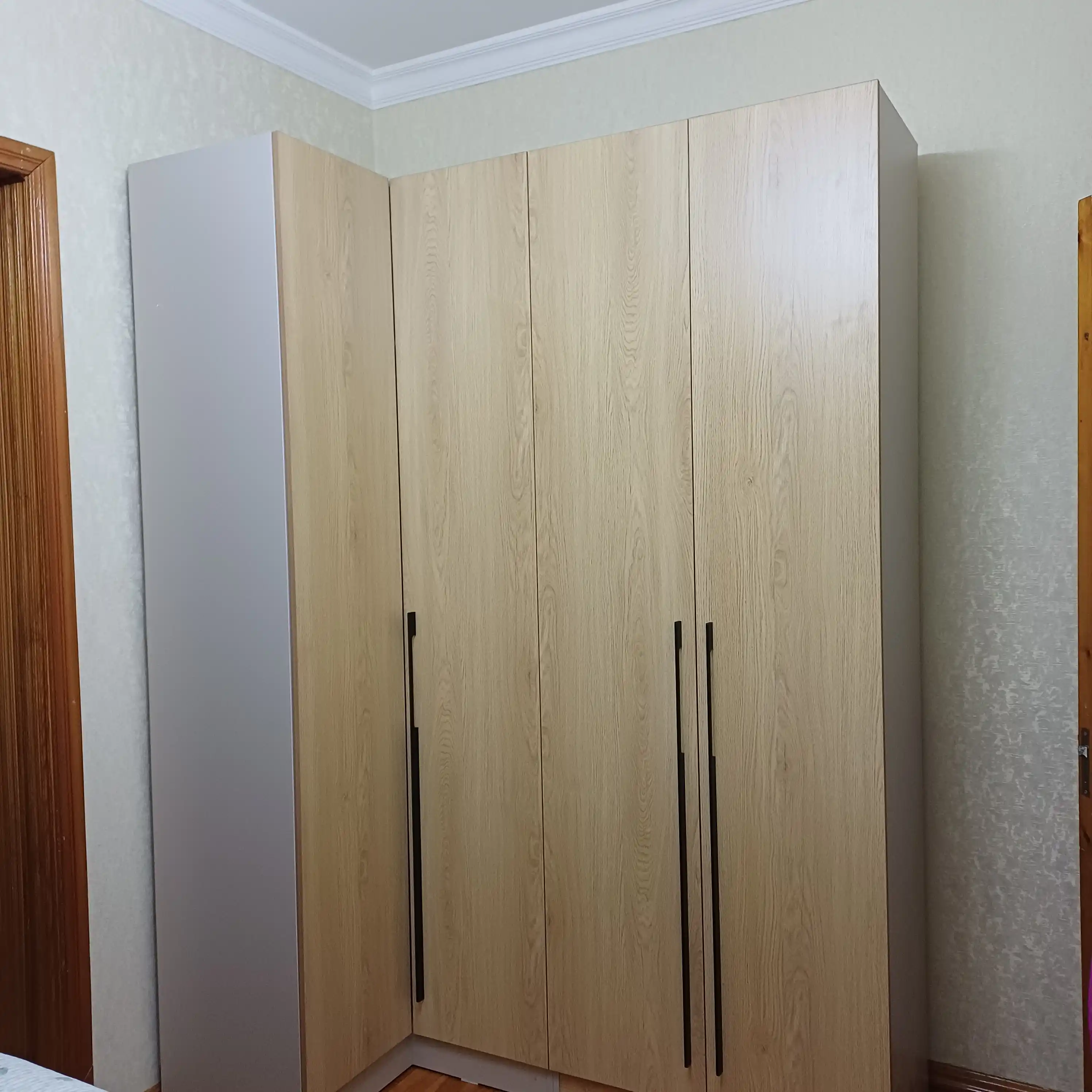 MEBELON burchak shkafi, ochiladigan eshik, keng sig‘imli, 230×82×45 sm