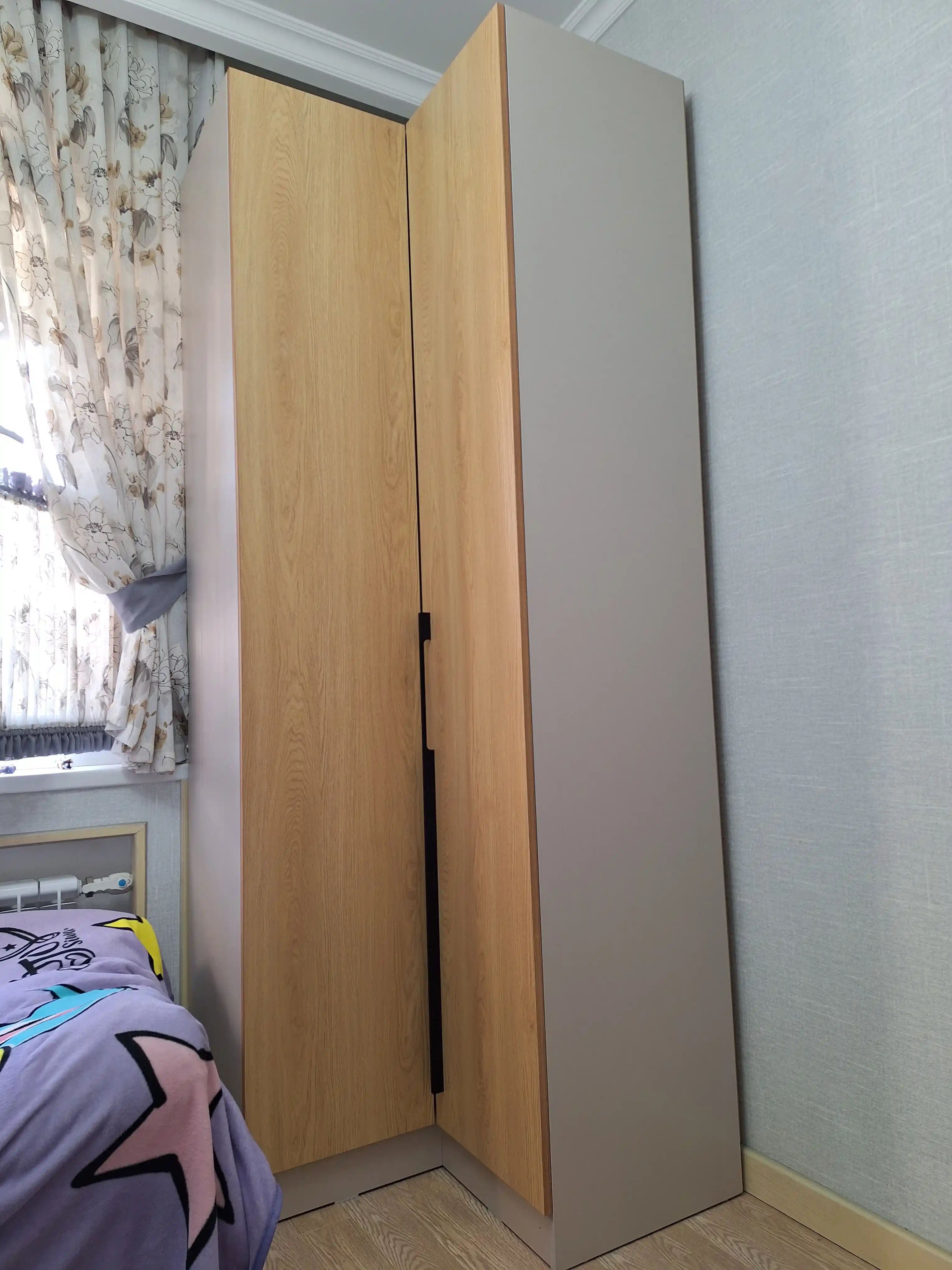 MEBELON burchak shkafi, ochiladigan eshik, keng sig‘imli, 230×82×45 sm