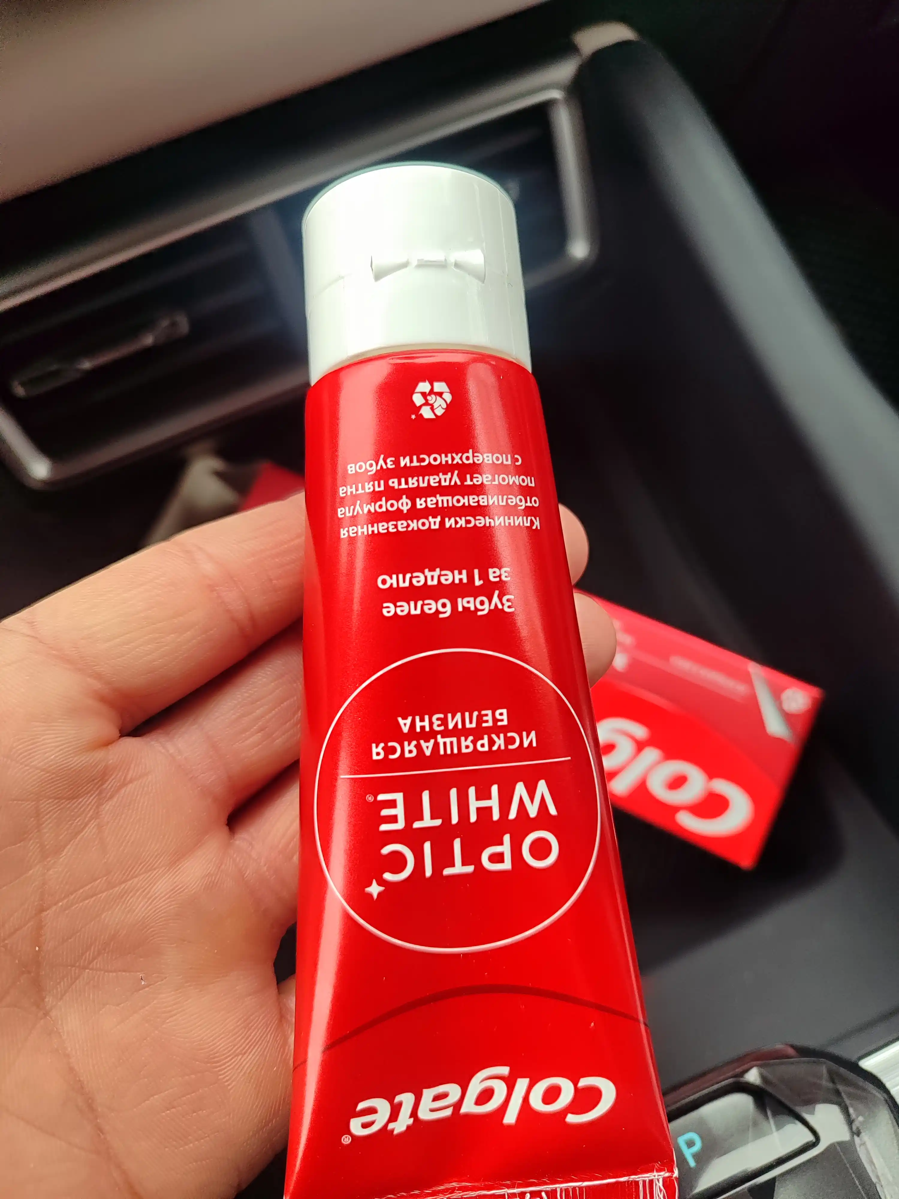 Colgate Optic White yaltiroq yalpizli oqartiruvchi tish pastasi, 75 ml