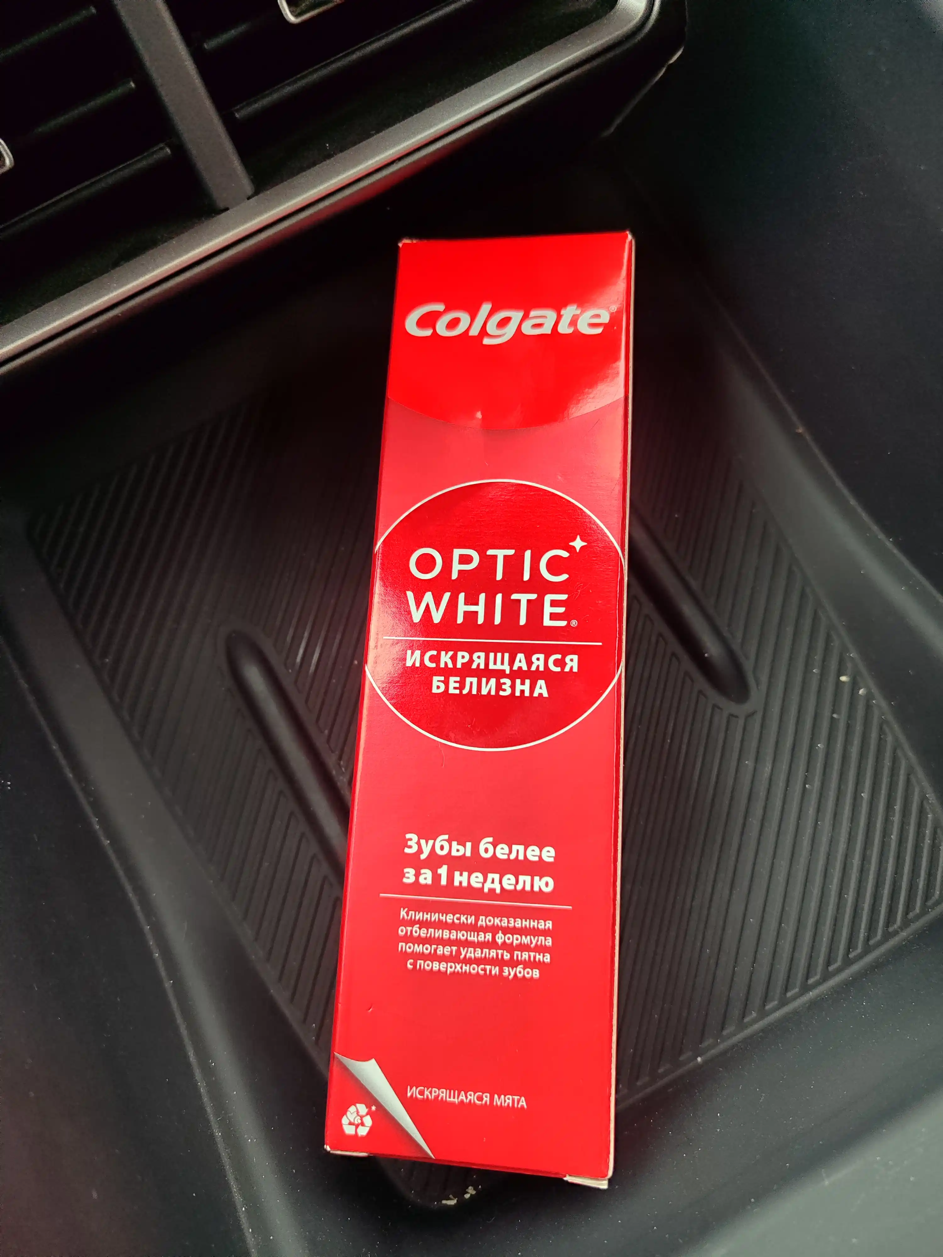 Colgate Optic White yaltiroq yalpizli oqartiruvchi tish pastasi, 75 ml