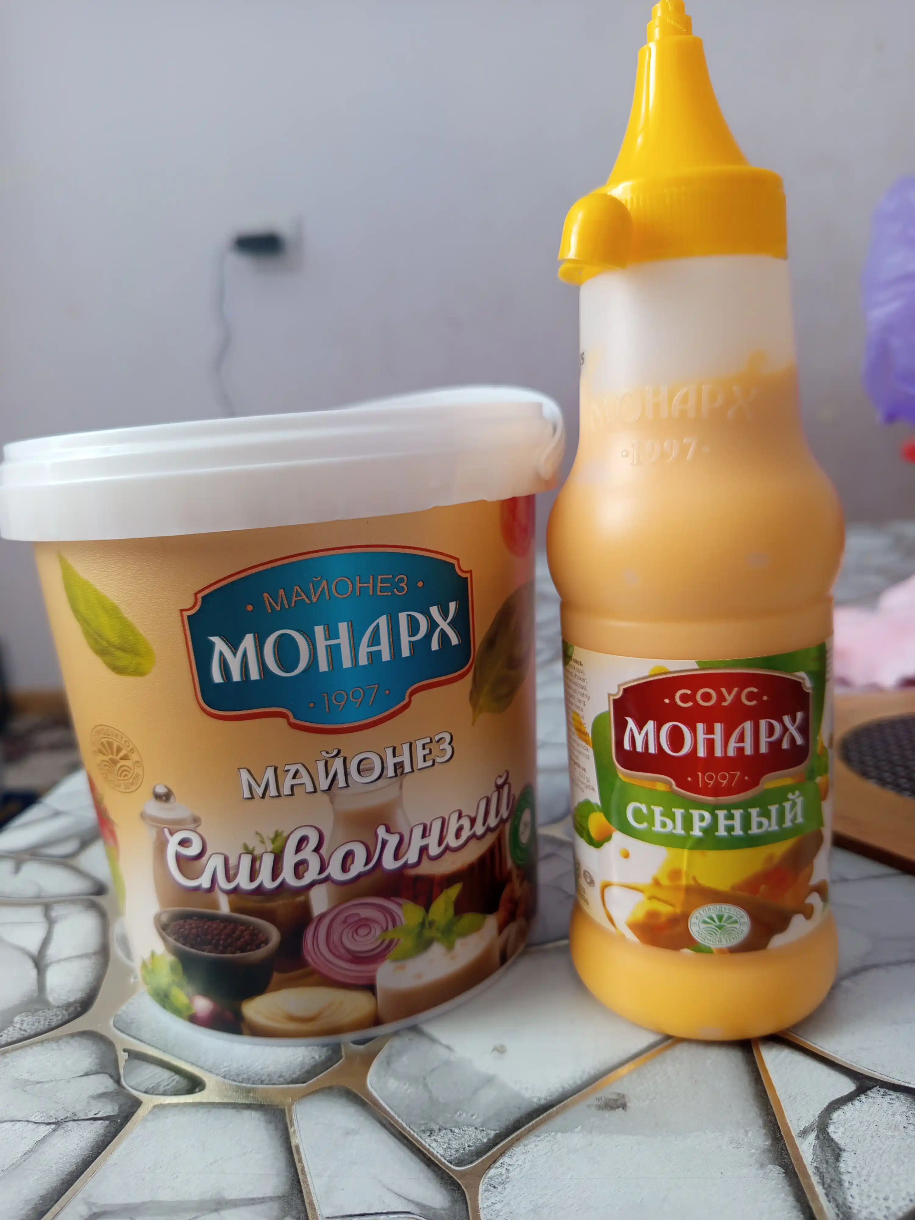 Mayonez "Monarx" qaymoqli, chelak 1 kg