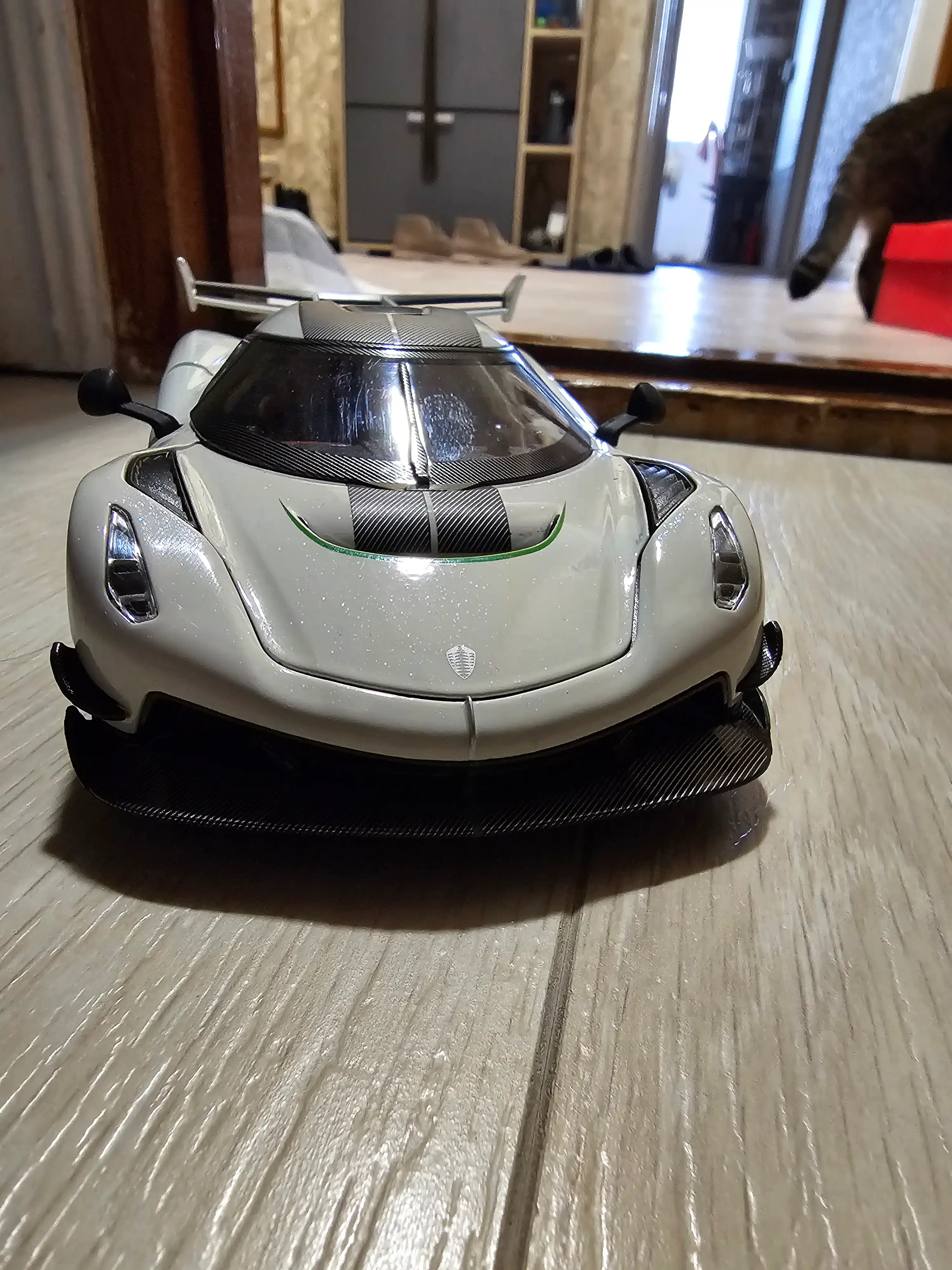 Машина игрушка Keonigsegg Jesco 1:24 для подарка металическая