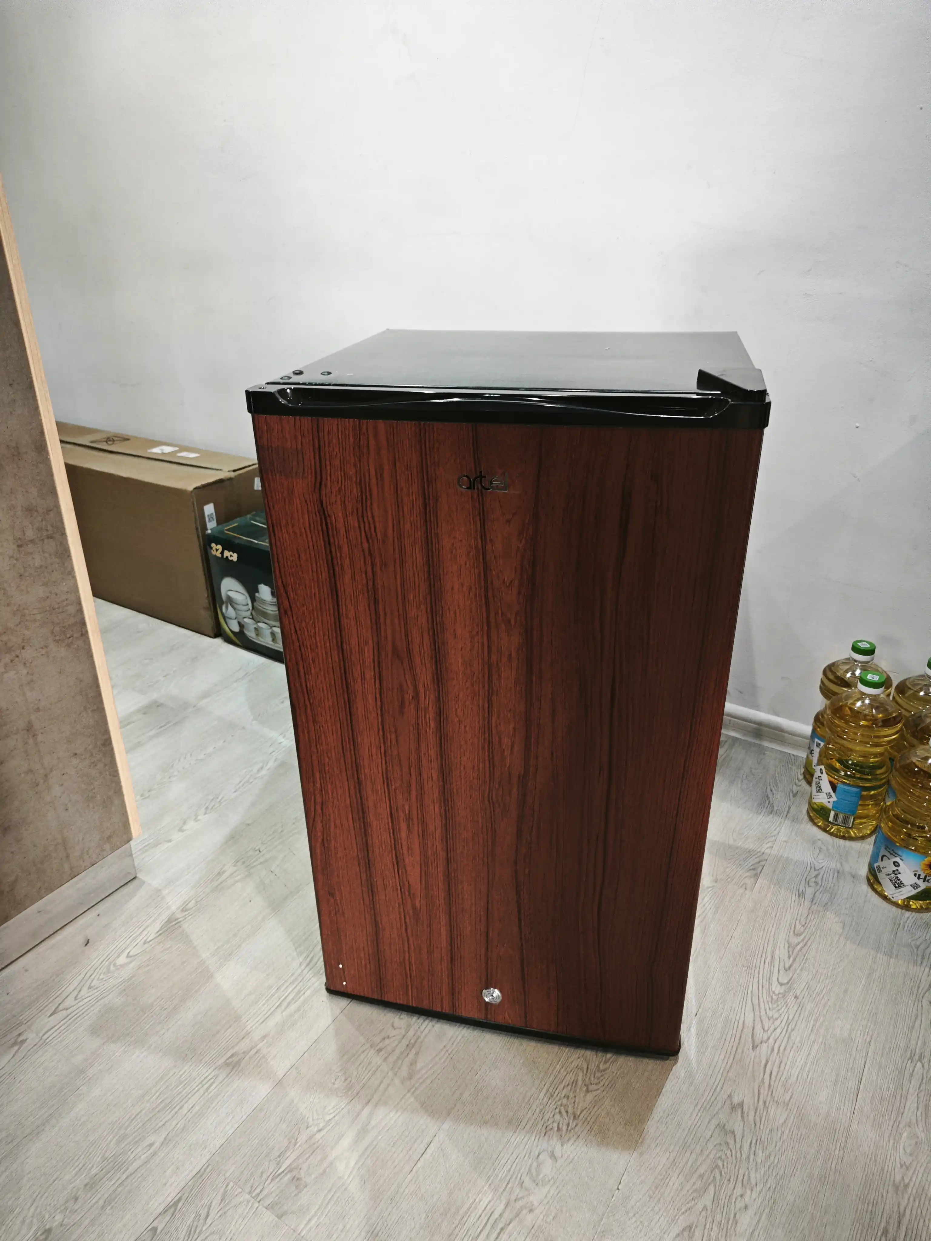 Sovutgich Artel ART-HS117RN, oq, kul rang, jigar rang, 90 litr