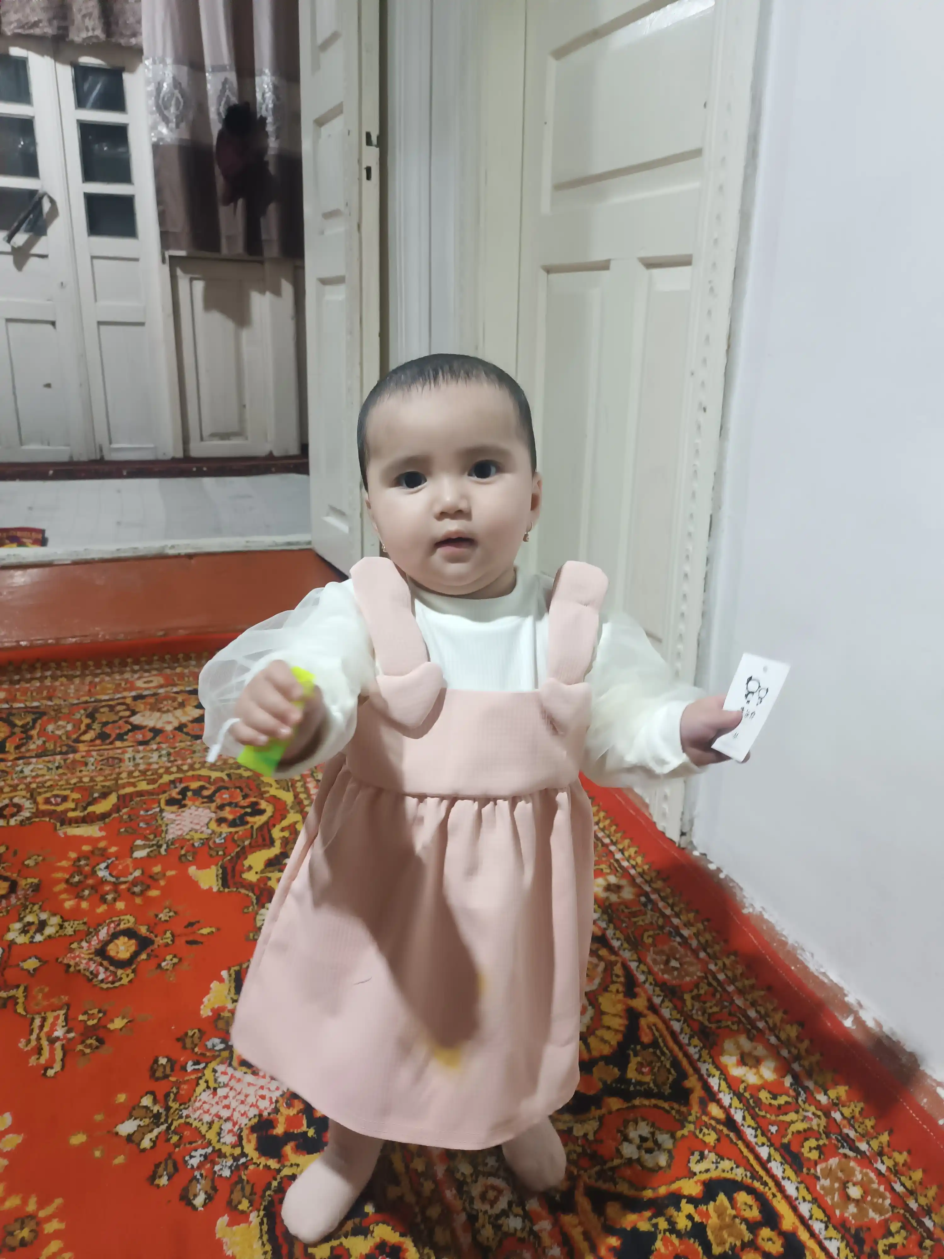 Qizlar uchun sarafan, uzun yengli libos, bahor va kuz uchun juda mos keladi