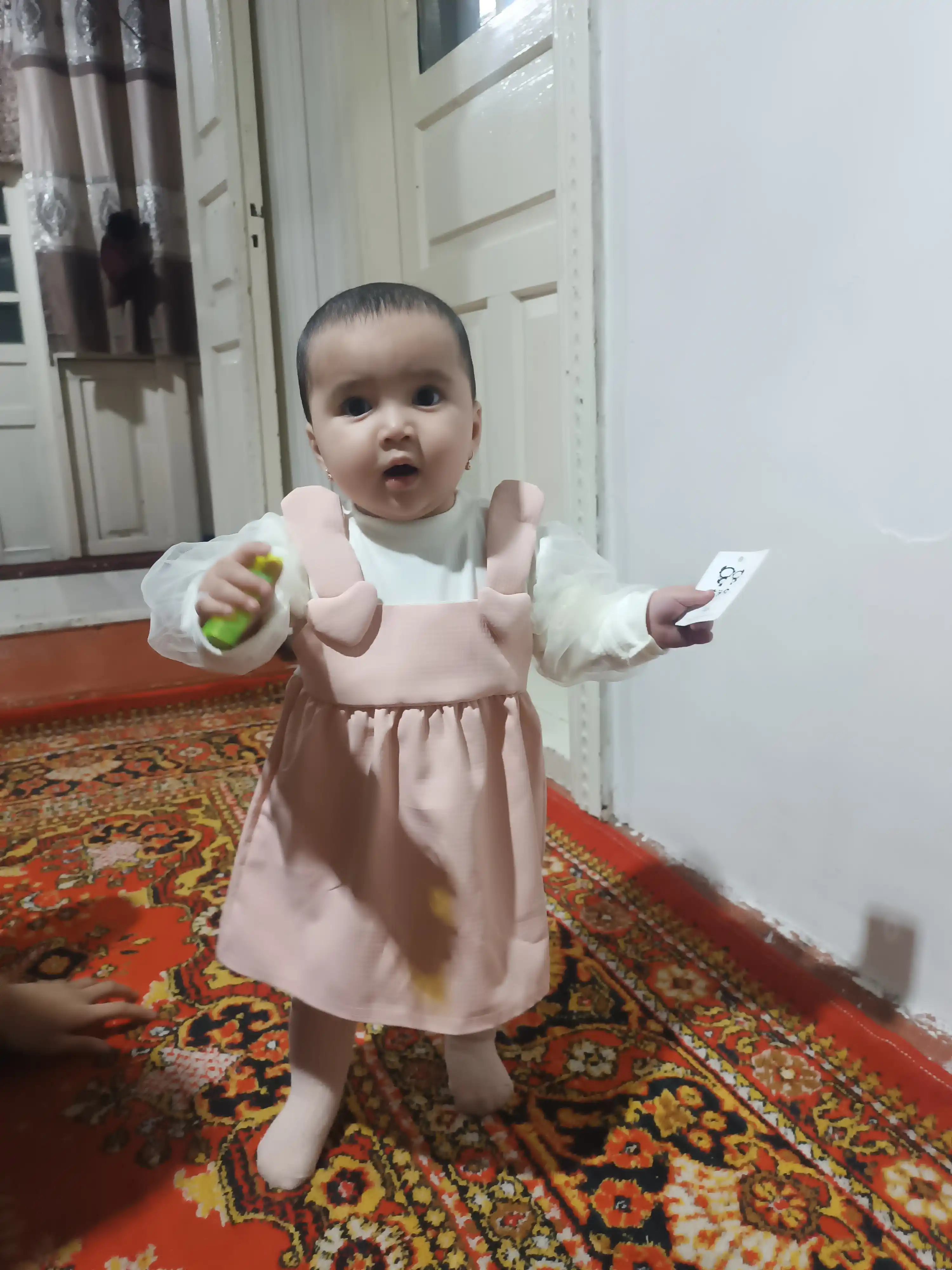 Qizlar uchun sarafan, uzun yengli libos, bahor va kuz uchun juda mos keladi