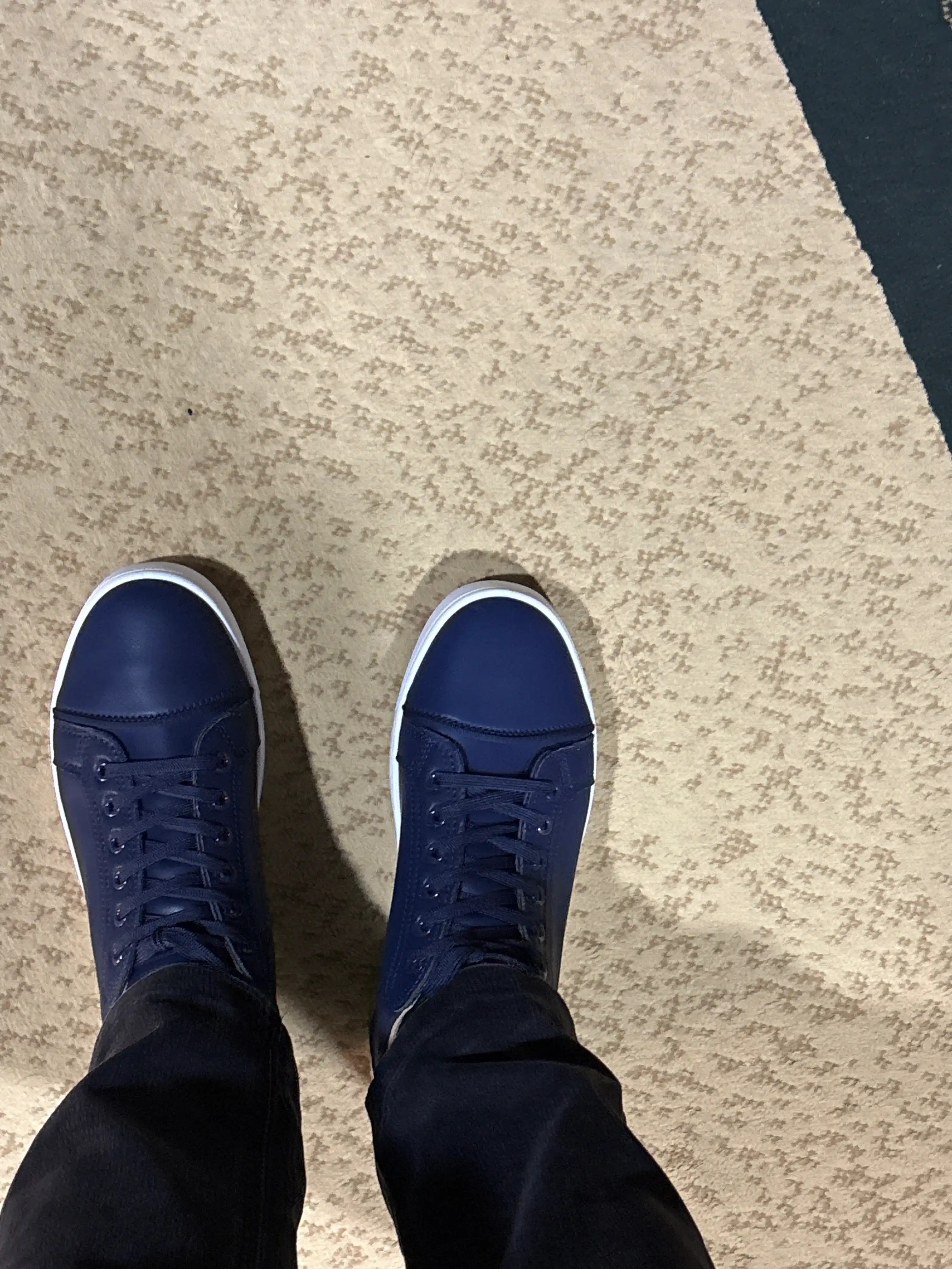Christian Louboutin kedlari, erkaklar uchun, malomerka, 1 razmer kattasi tavsiya etiladi