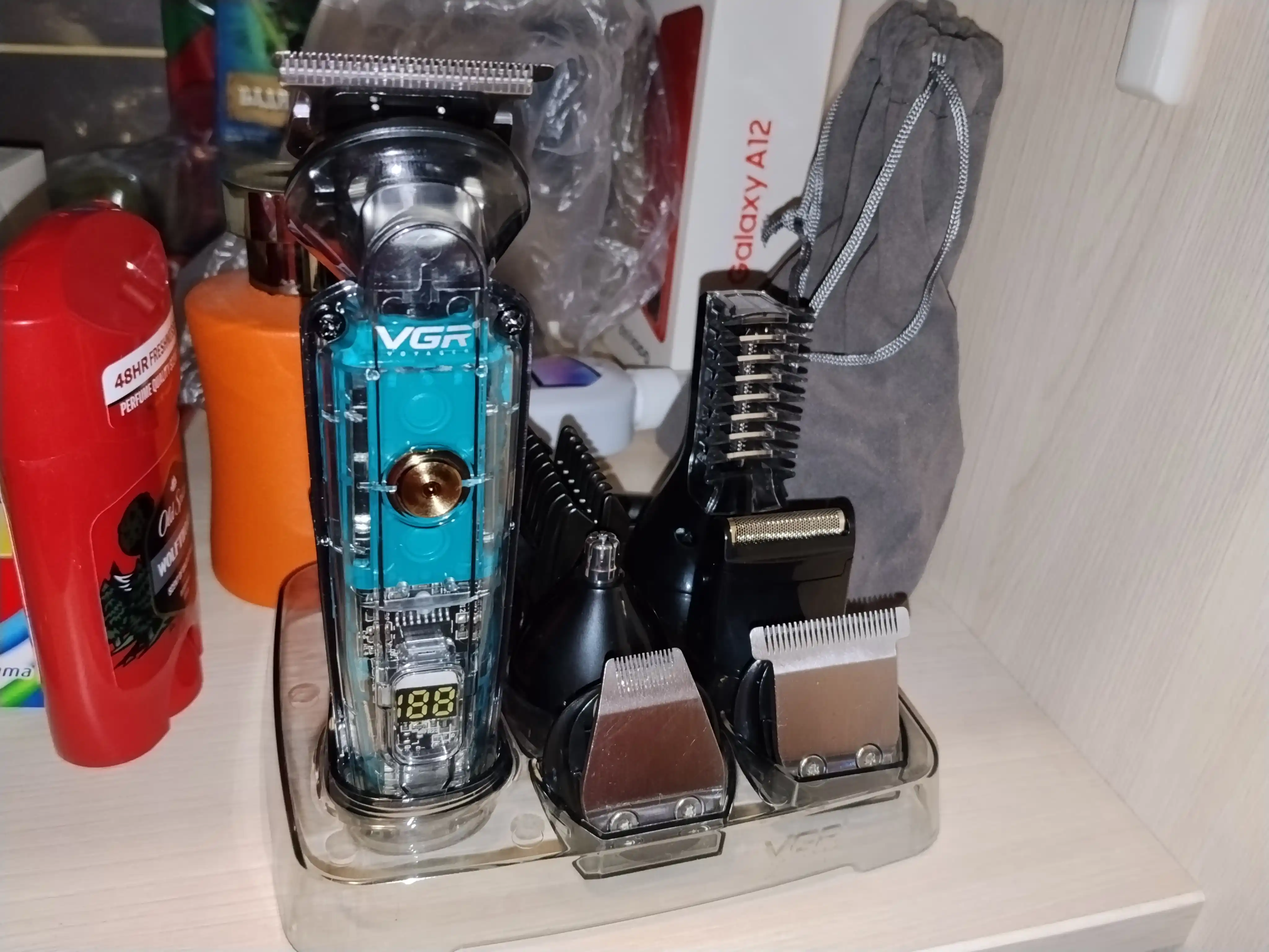 Trimmer soch, burun, soqol, olish uchun VGR V-102 qoliplari bilan, 6 tasi 1 da