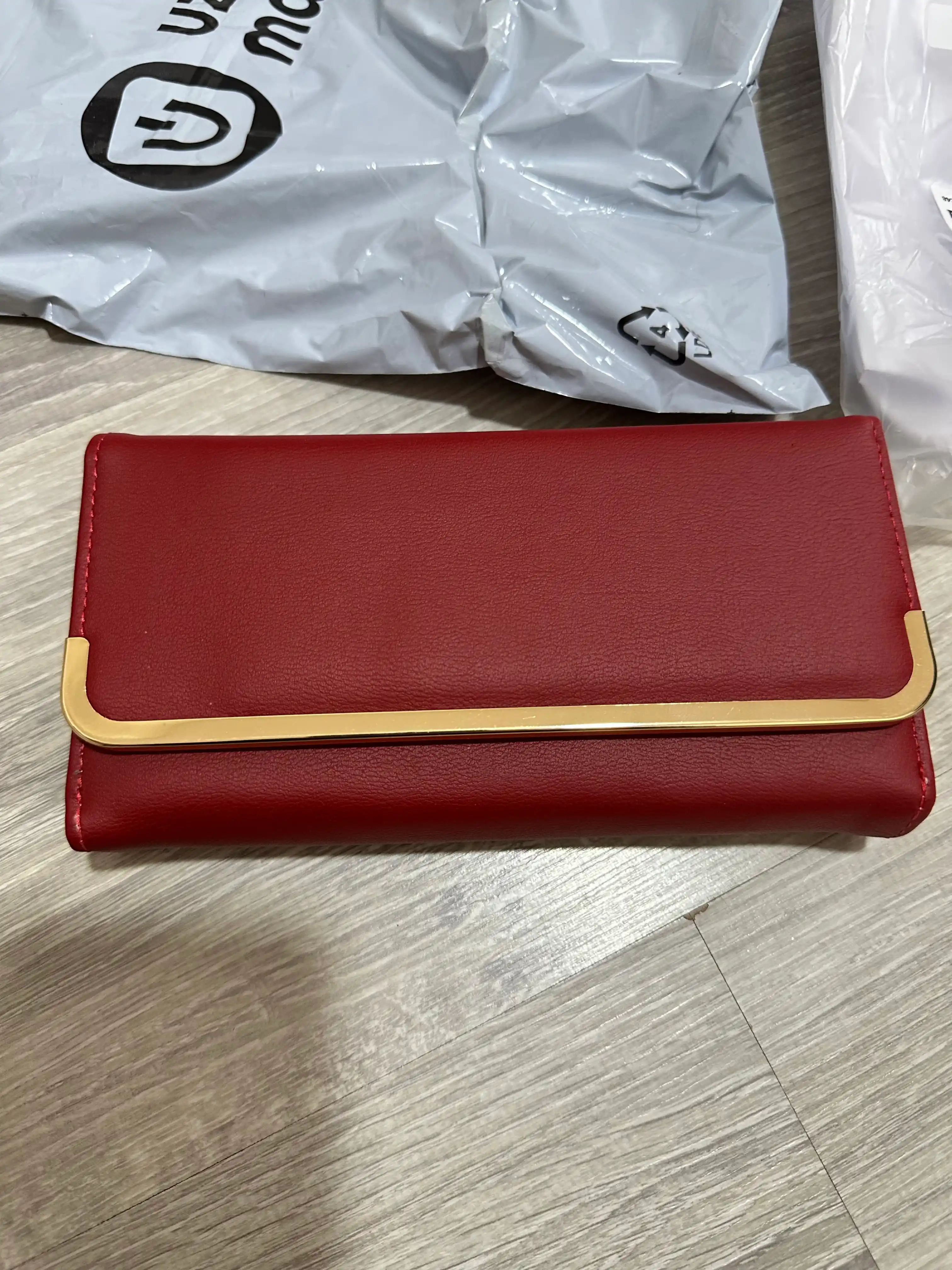 Ayollar hamyoni kashelok eko charm, 5+ karta, ID oynali, 3 ta pul bo‘limi