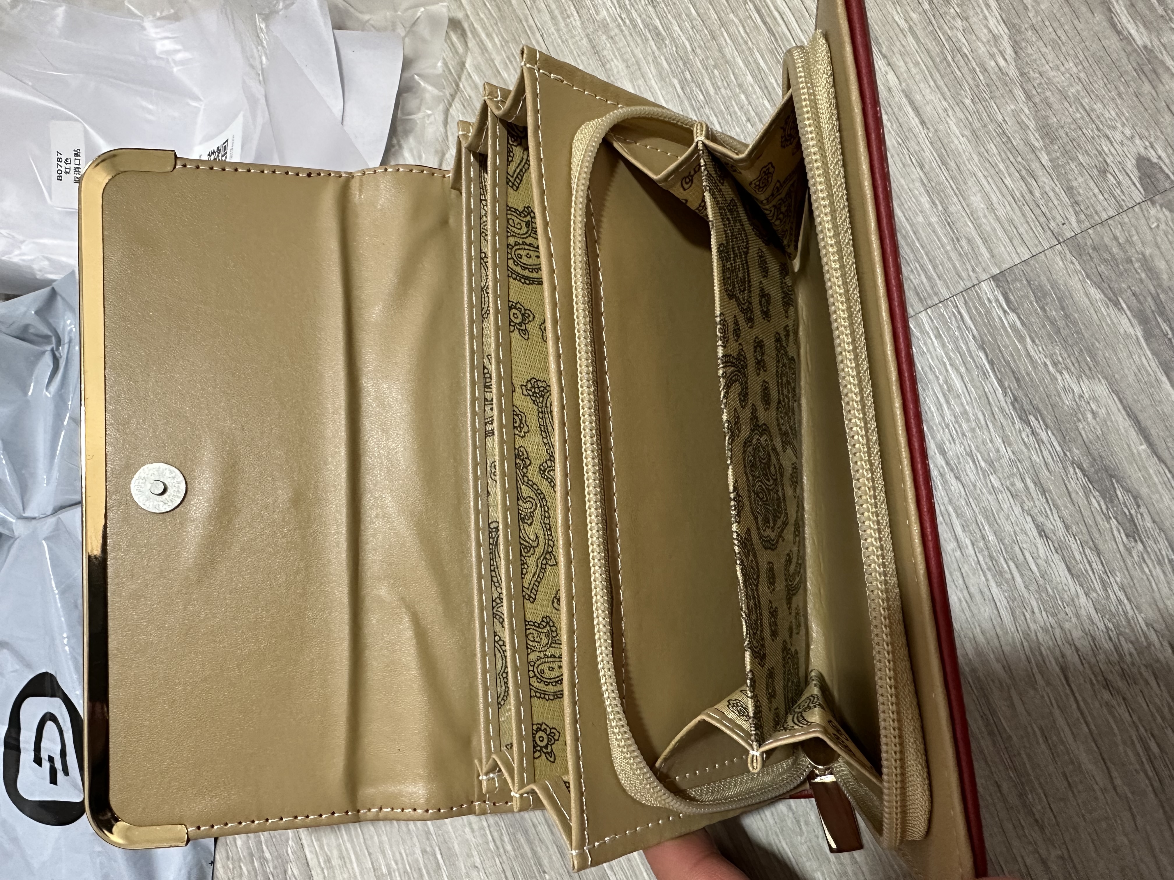 Ayollar hamyoni kashelok eko charm, 5+ karta, ID oynali, 3 ta pul bo‘limi