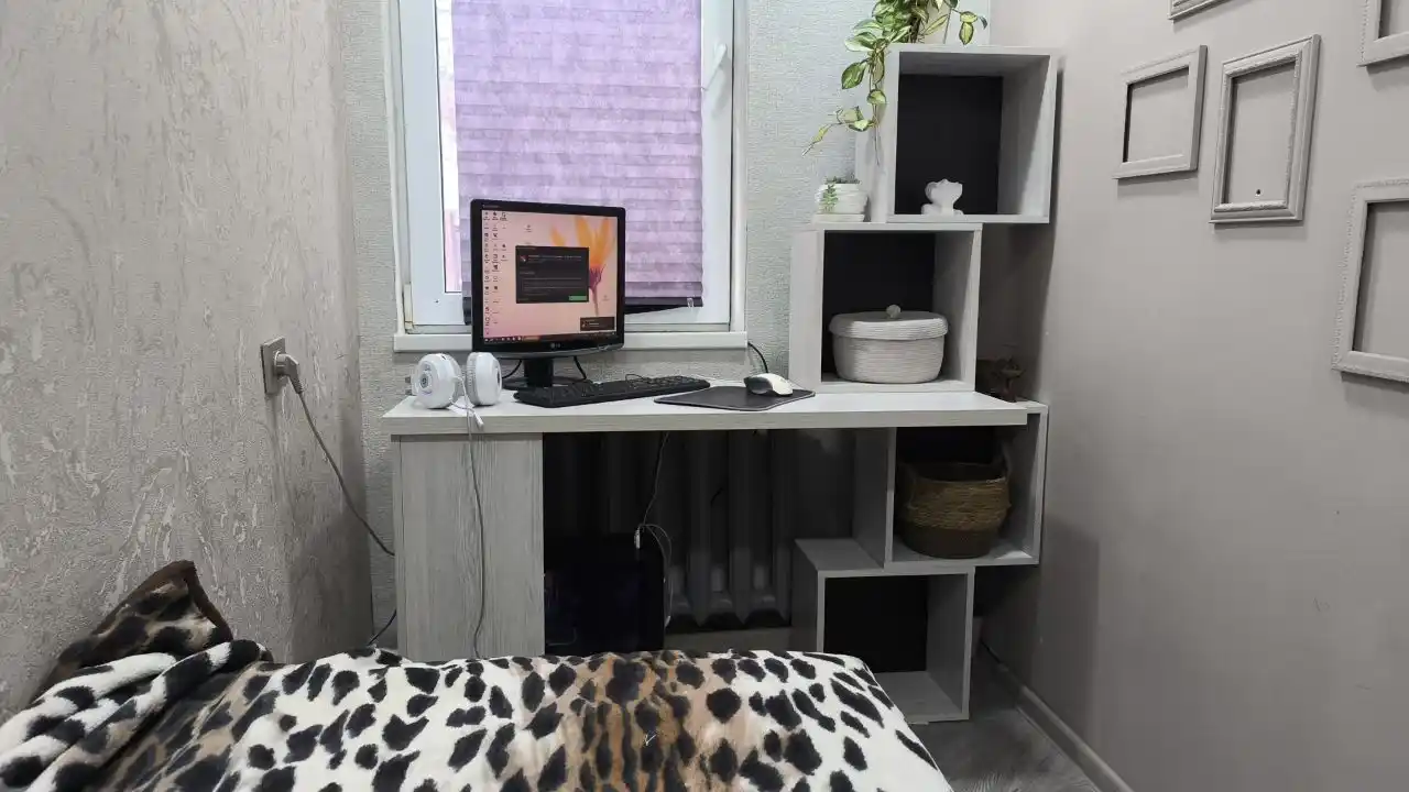 LDSPdan tayyorlangan ALBA yozuv, kompyuter, ofis, ish stoli, tokchalari bilan, 135*55*75 sm