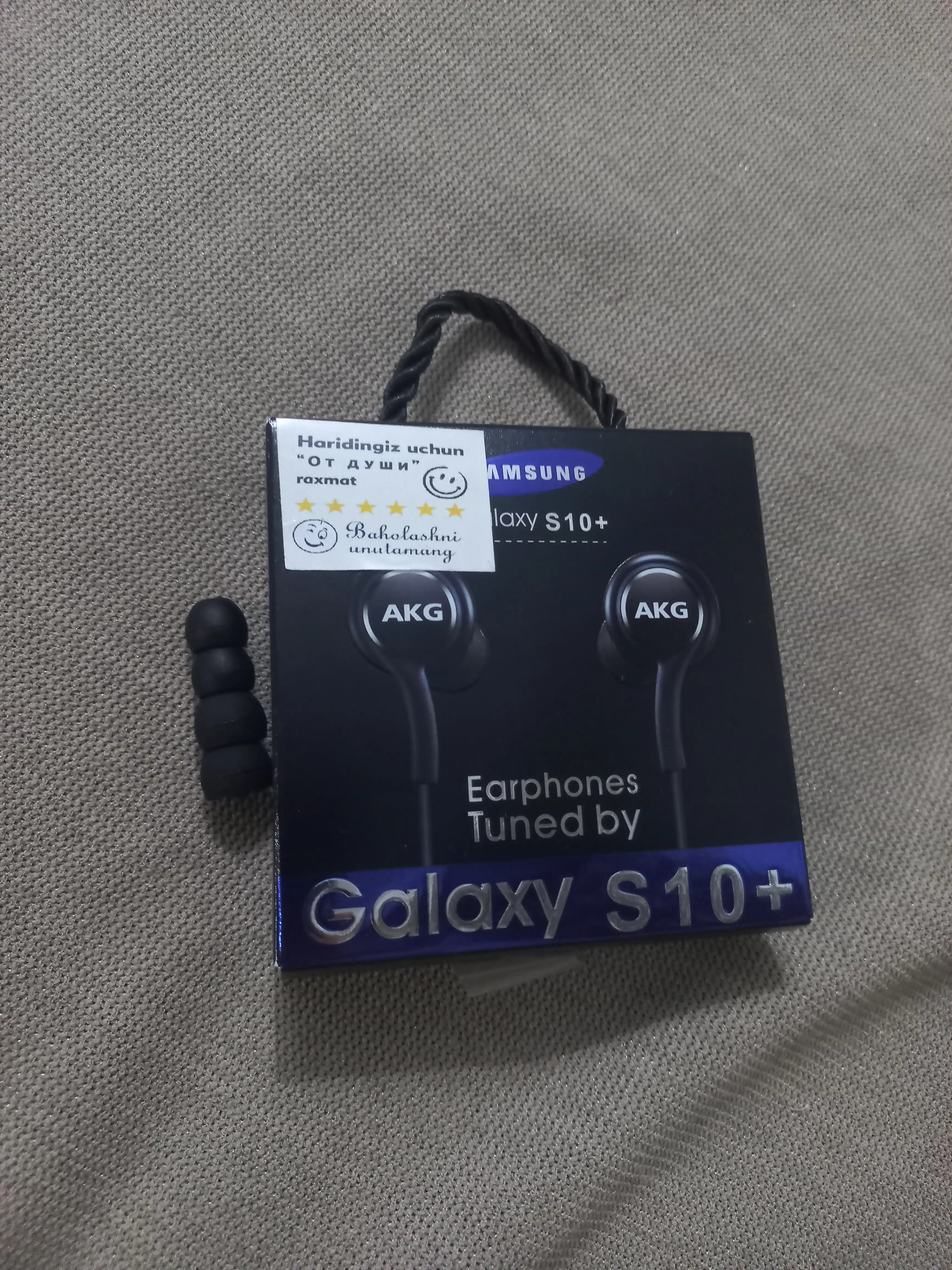 Samsung Type-C AKG quloqchinlari - kuchli ovoz va mikrofonga ega zamonaviy quloqchinlar
