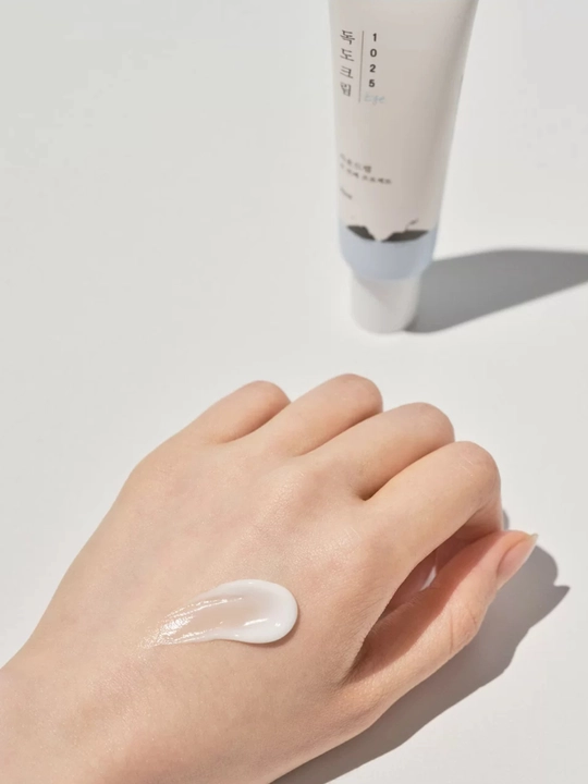 Dengiz suvi bilan namlovchi ko‘z atrofi kremi Round Lab 1025 Dokdo Eye Cream
