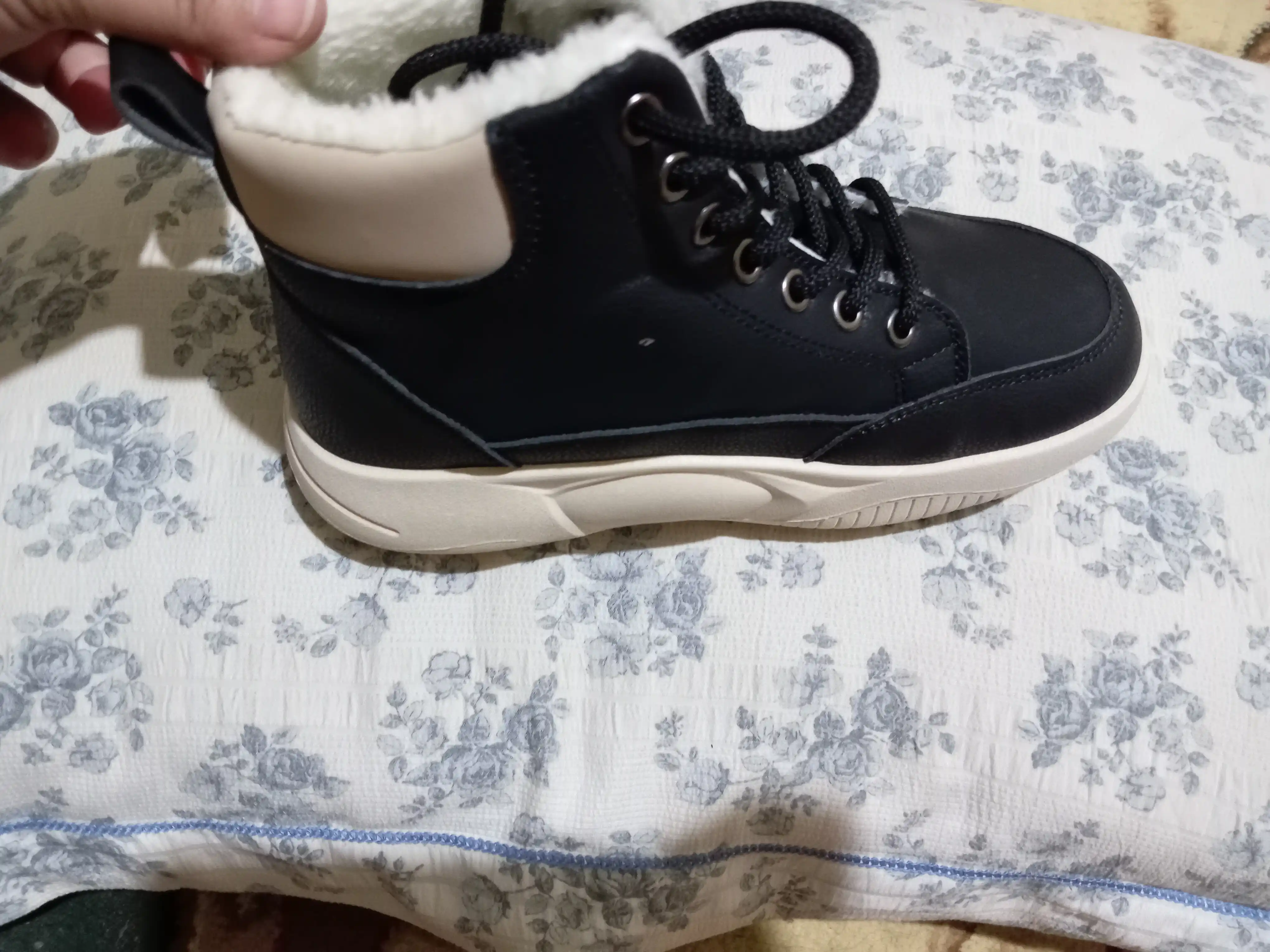 Зимние кроссовки с мехом, женские, зимние, на 1 размер маломерка, 36-40