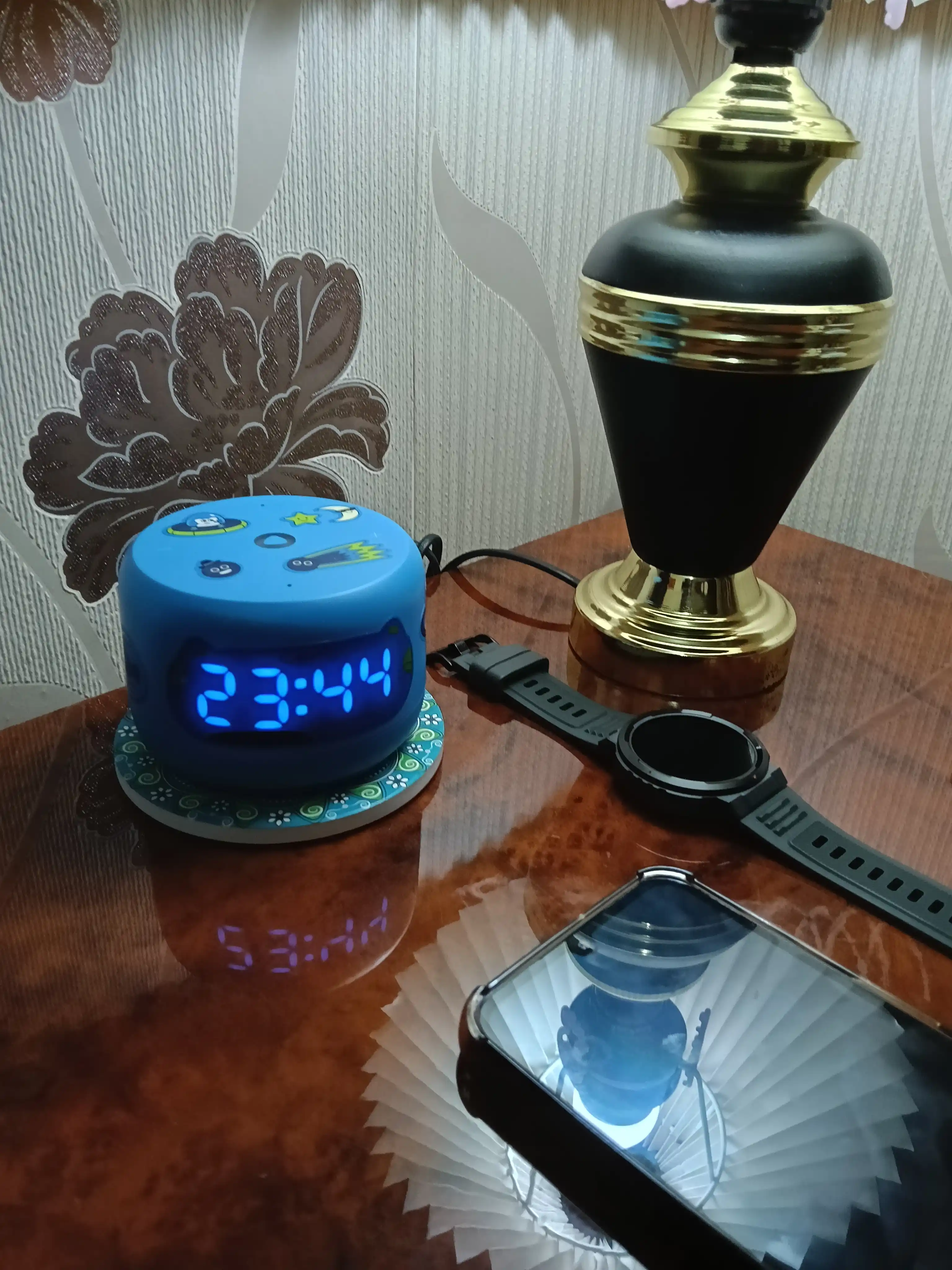 ChatGPT-da Alisa bilan Yandex Stantsiya Light 2 aqlli kolonka