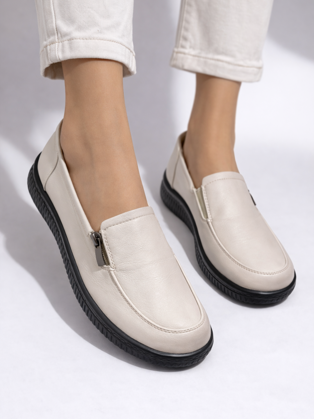 Женские черные лоферы – удобная повседневная обувь - 
