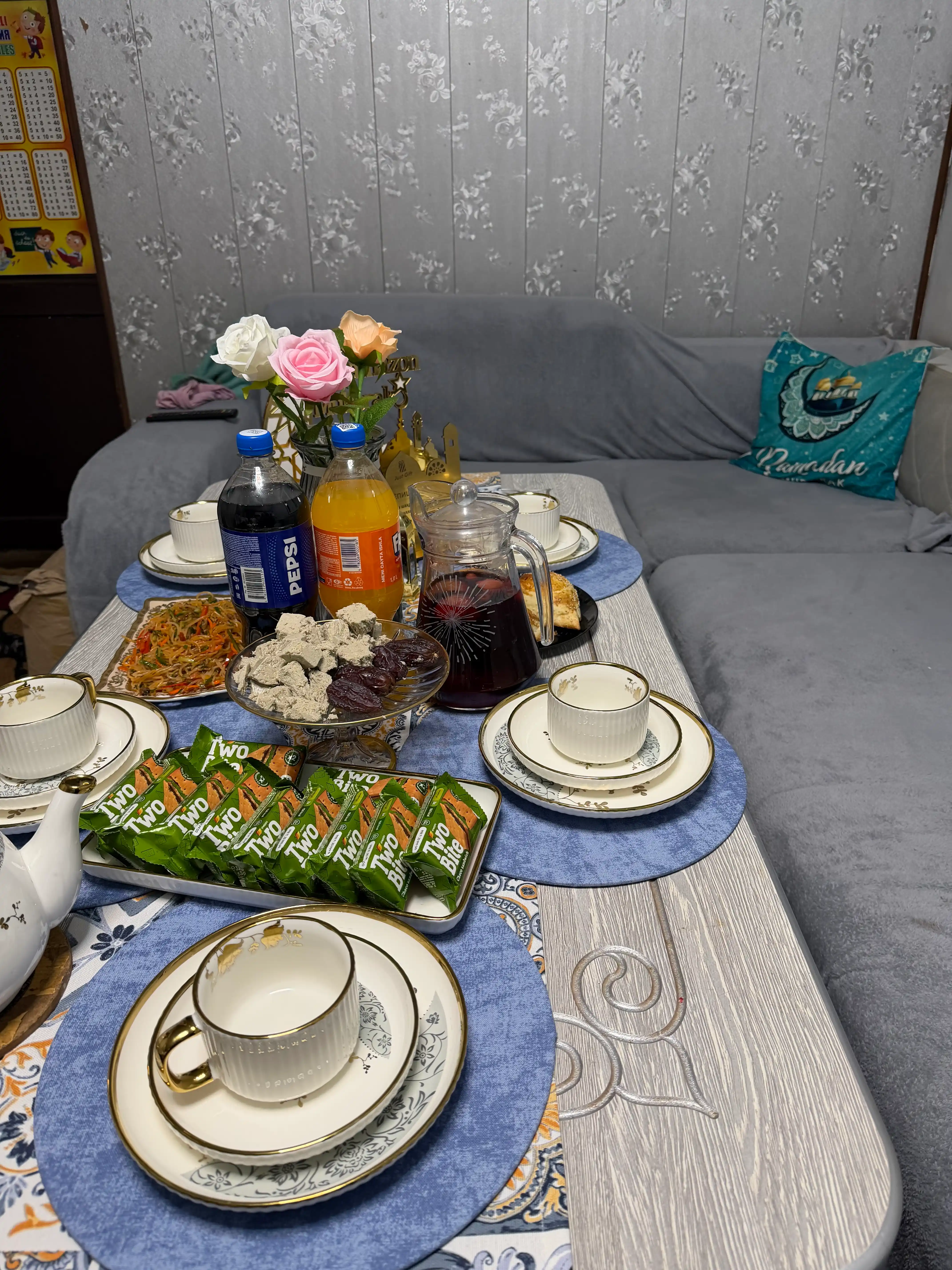 Раннер для стола и 6 подтарельников, в размере 40 * 180 см