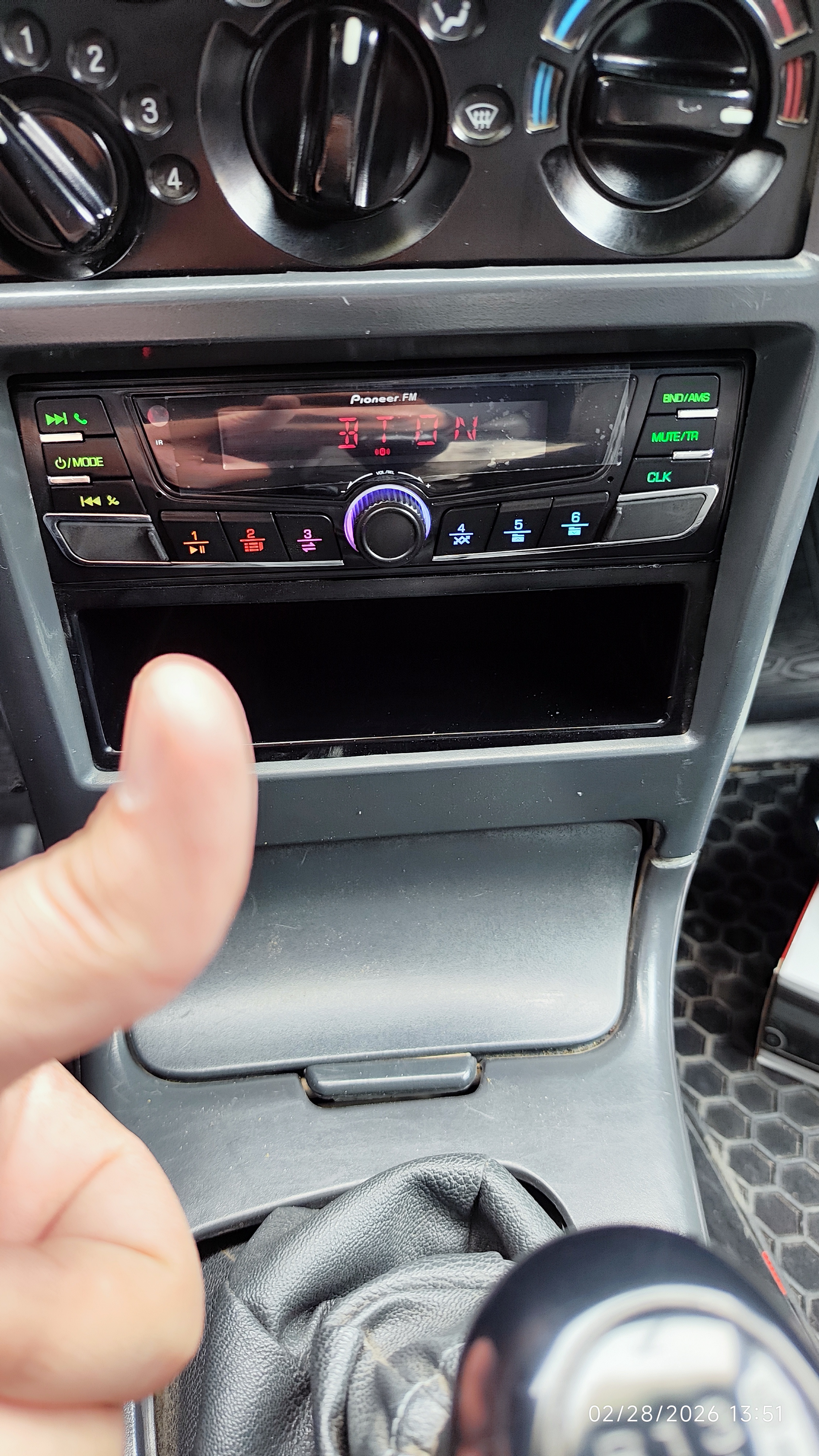 Avtomagnitafon Pioneer 2 pult Bluetooth, USB, AUX, FM radio magnitofon