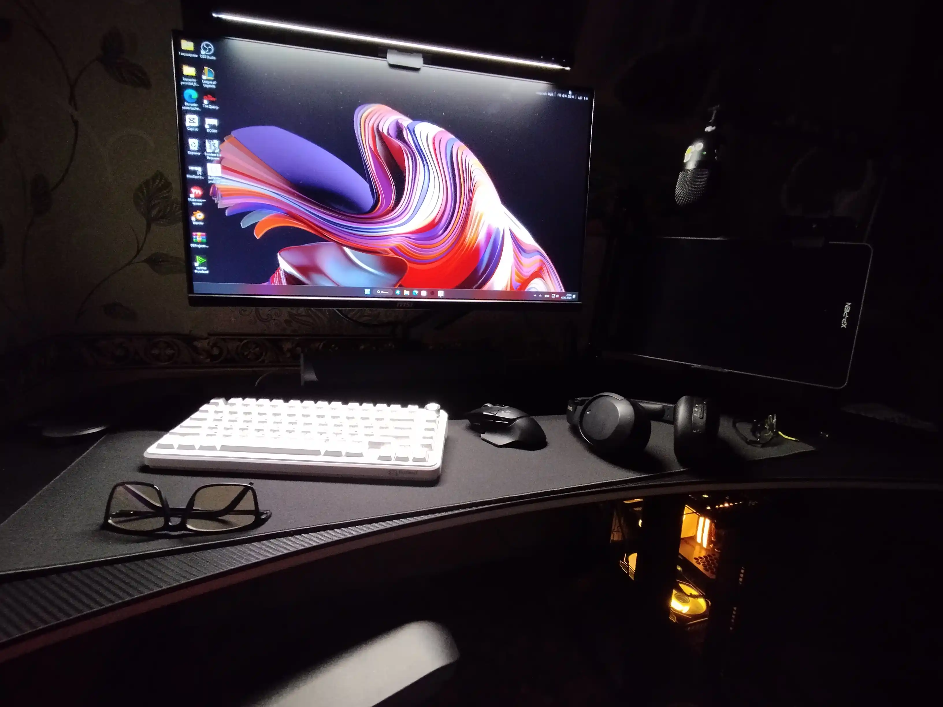 144×74 sm o‘lchamdagi elektr boshqariladigan kompyuter stoli, RGB yoritgichli, Level2 karbon stol