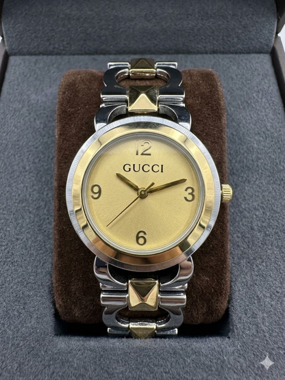 Ayollar soati GUCCI. Qo'l soat ayollar uchun. Kvarts mexanizm, Sovg'a qutisida