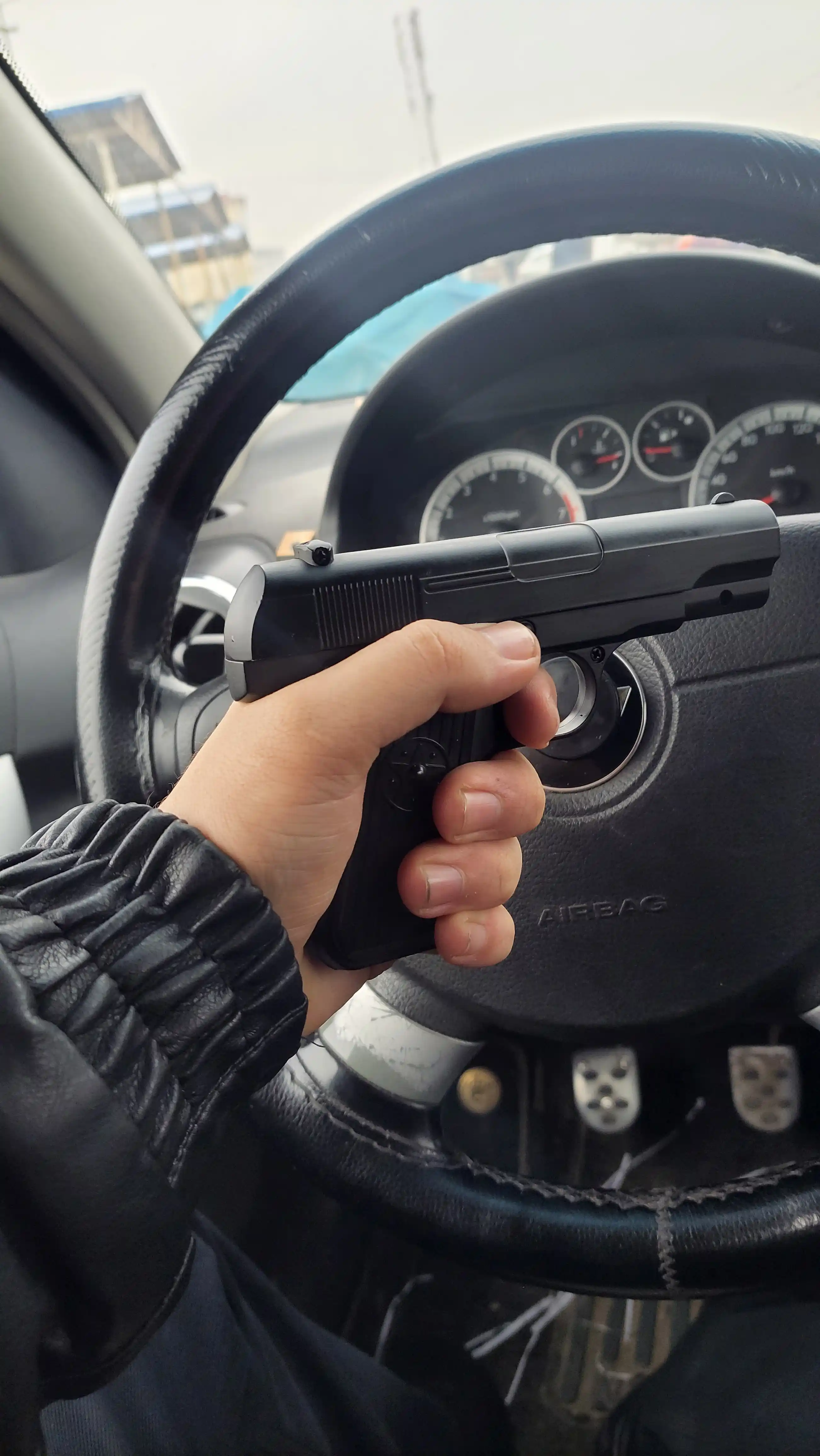 Металлический игрушечный пистолет с глушителем