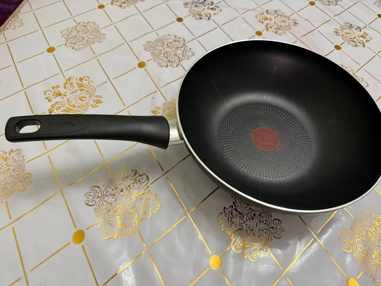 Антипригарная сковородка TEFAL JUST, BRUT, STRENGTH 20 / 22 / 24 / 26 / 28 см