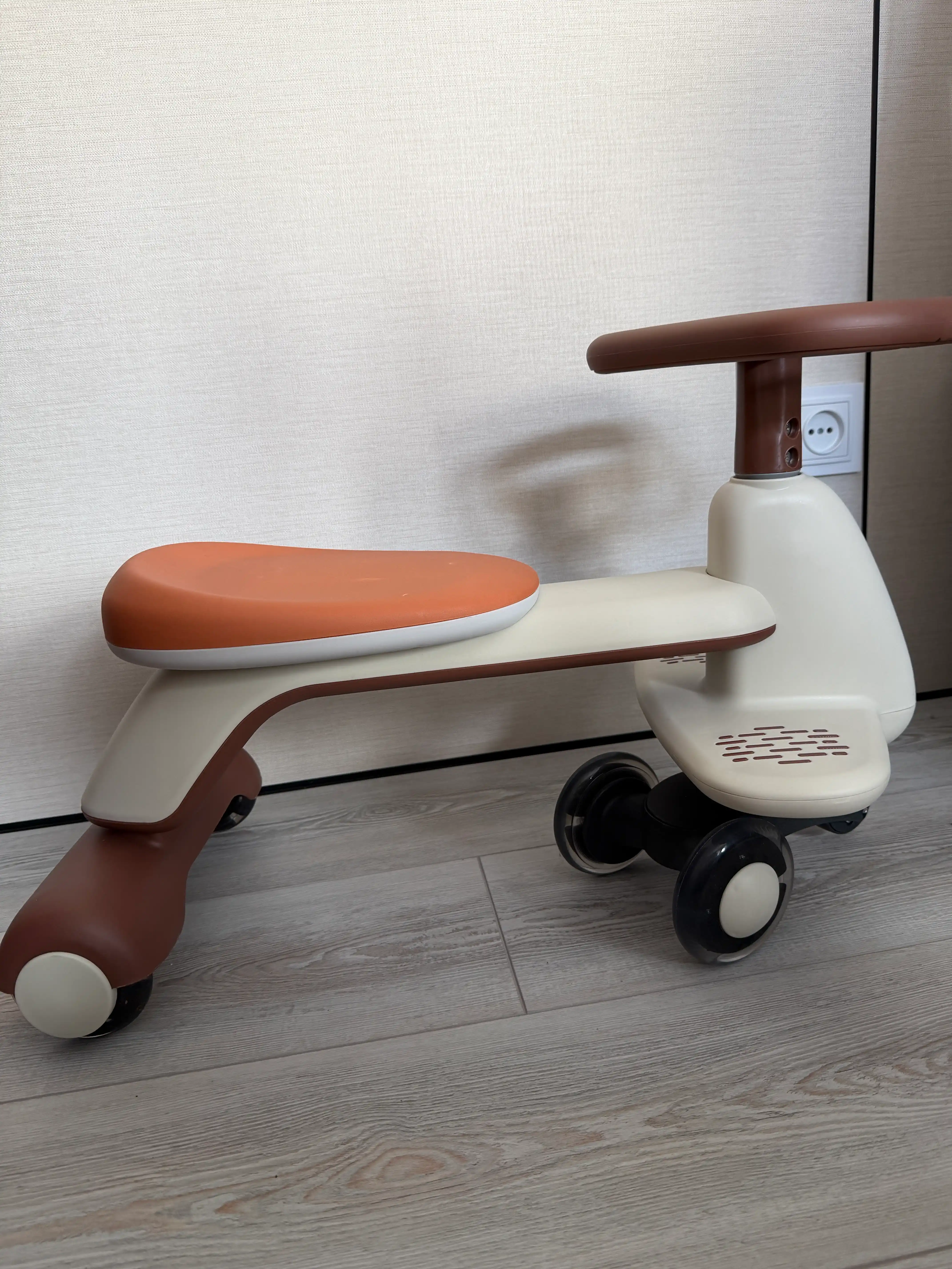 Bibikar, Tolokar Lebei, bolalar avtomashinalari, Baby car