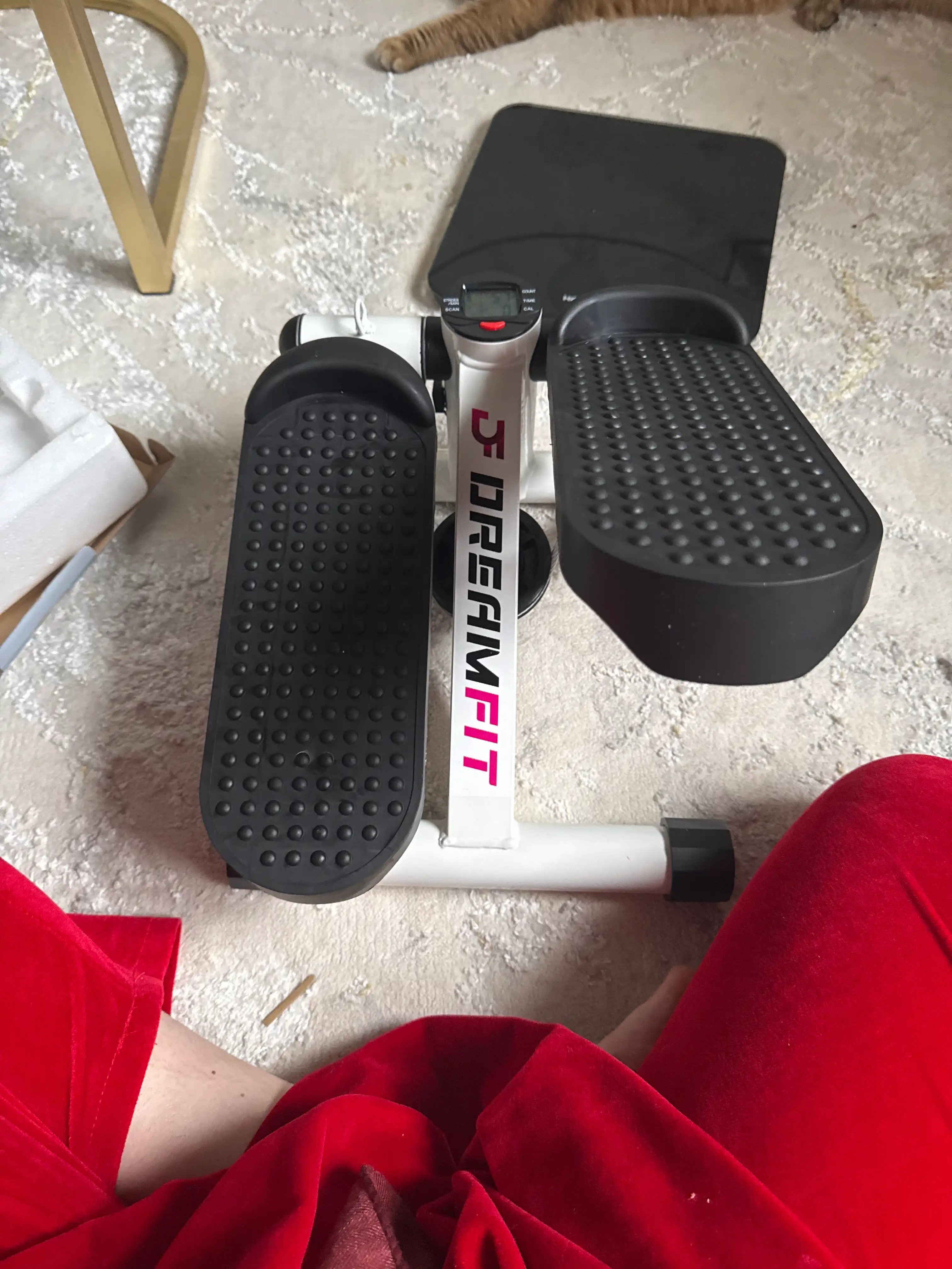 Stepper trenajyor – press, son, bel va oyoq mushaklari uchun, espanderli mini stepper