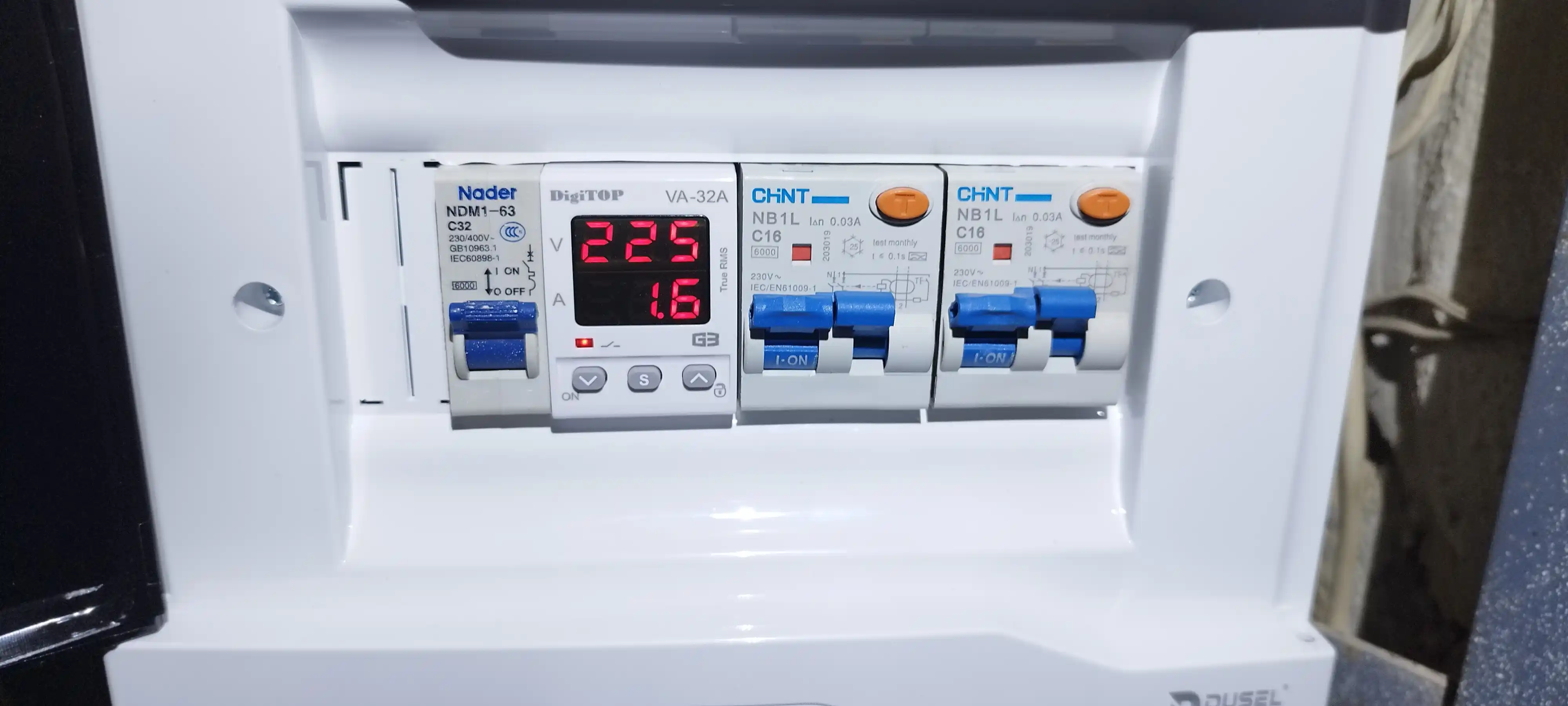 DigiTOP VA-32A M2R (32A, 40A, 50A, 63A) DIN-reykaga kuchlanish relesi (+tok nazorati)