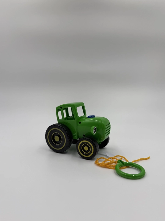 Musiqali ko‘k traktor qo‘shiqlar va yorug‘lik bilan
