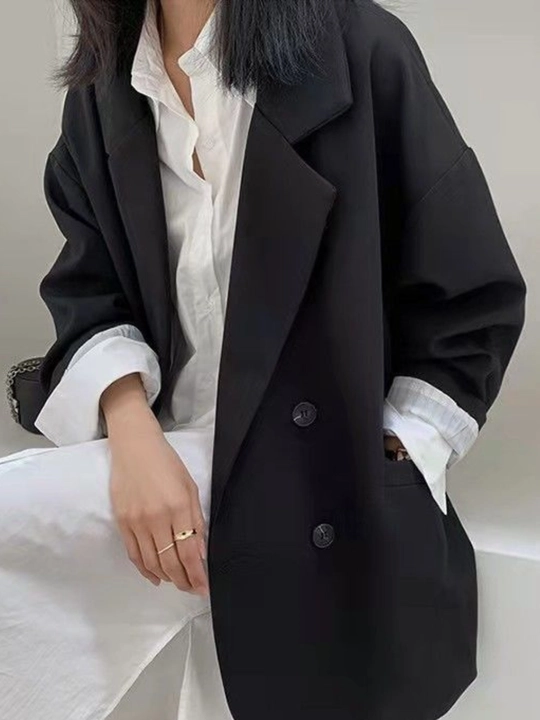 Женский пиджак oversize — не плотная, подходит для тёплых дней осени и весны