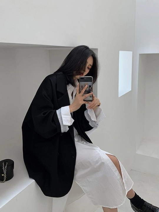 Женский пиджак oversize — не плотная, подходит для тёплых дней осени и весны