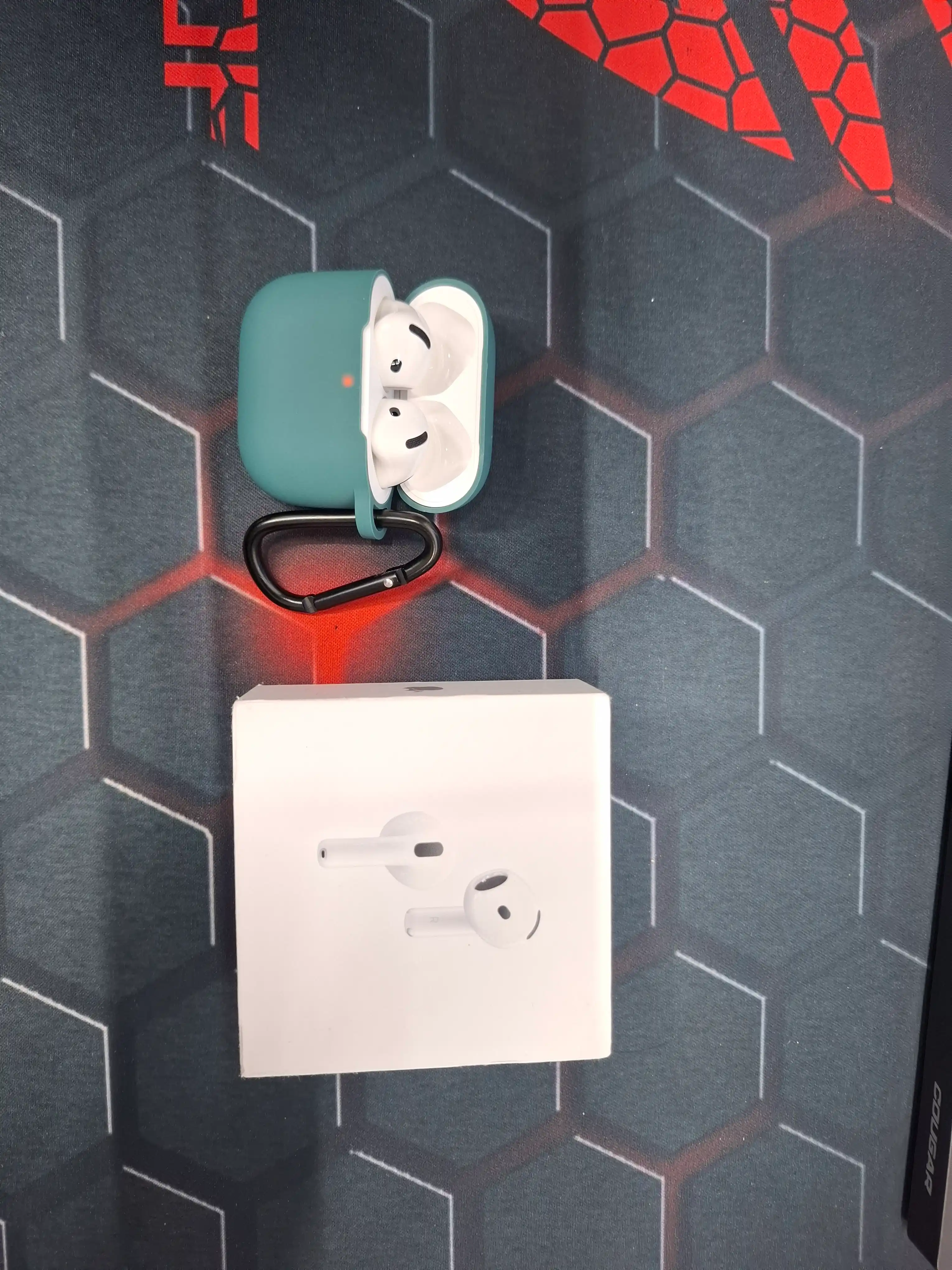 Shovqinni kamaytiruvchi Apple Airpods 4/4 ANC simsiz quloqchinlari