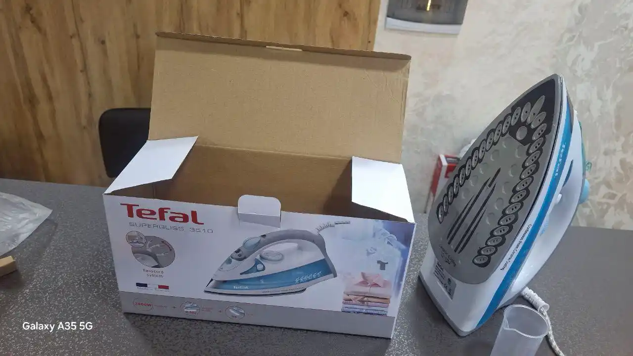 Bug‘li dazmol Tefal Supergliss 3510, 2400W, keramik taglik, vertikal bug‘lash funksiyasi